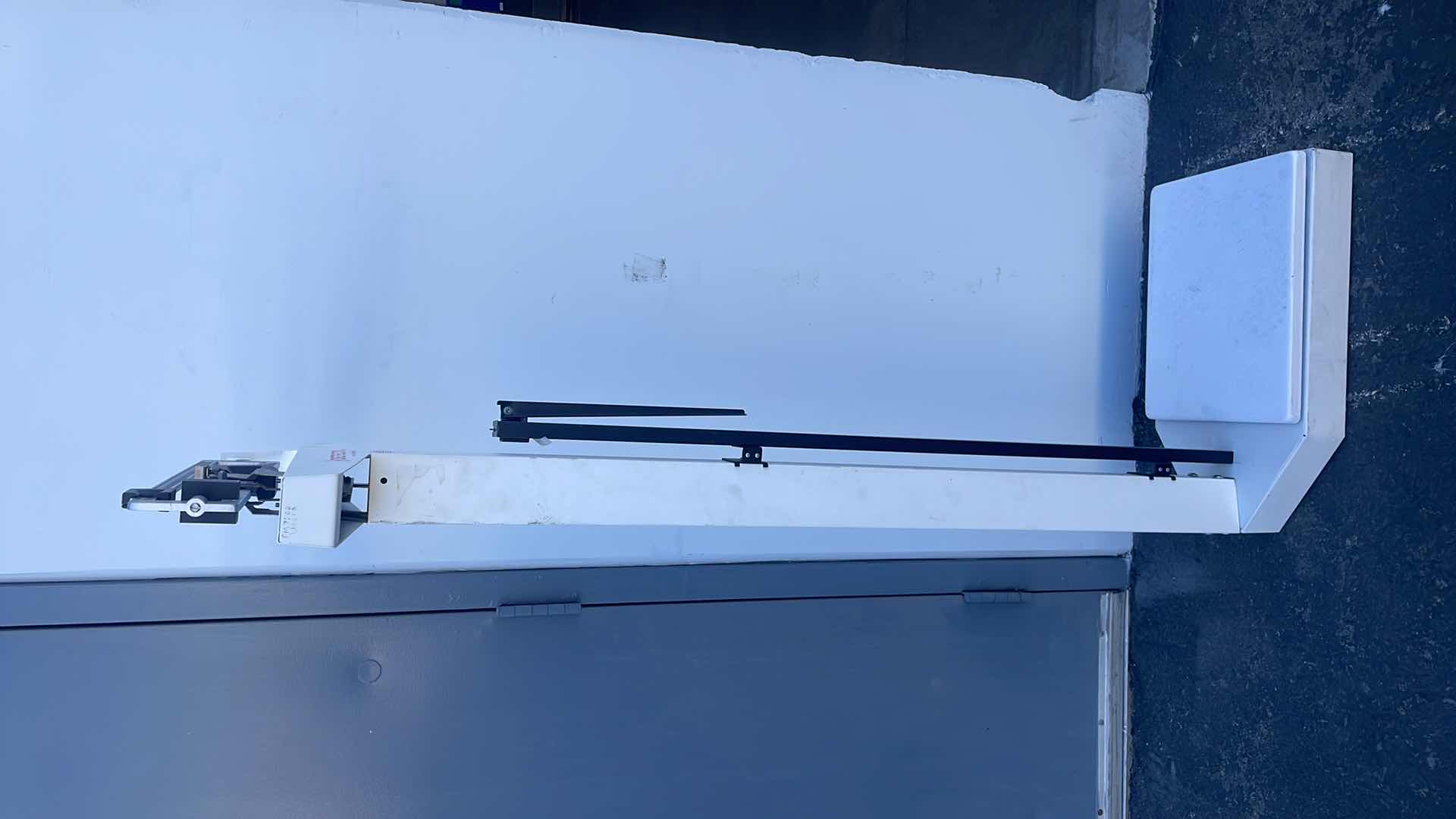 Photo 1 of DETECTO SCALE 400LBS CAP.