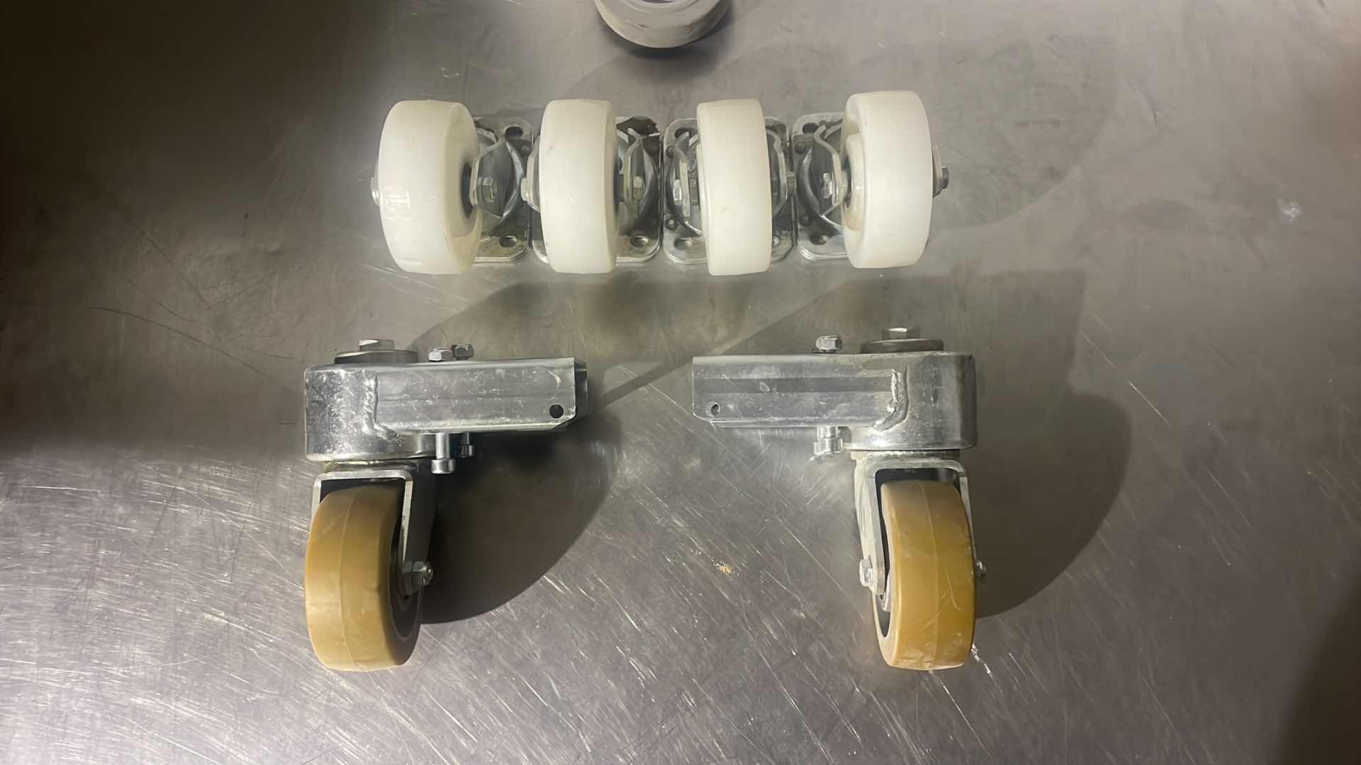 Photo 1 of VARIETY OF CASTORS