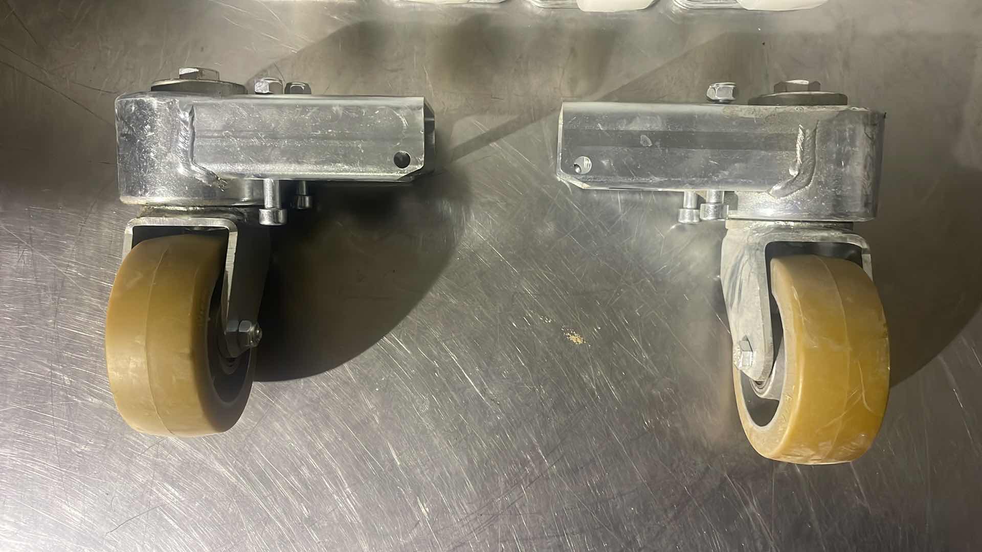 Photo 1 of VARIETY OF CASTORS