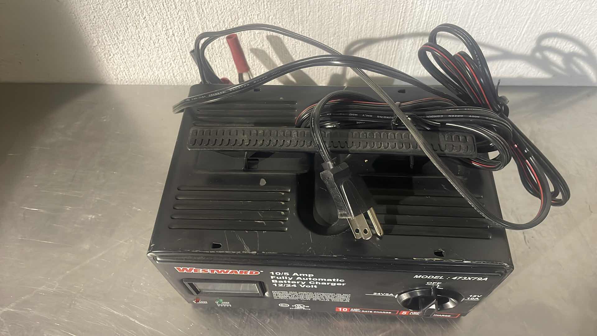 Photo 1 of WESTWARD BATTERY CHARGER: CHARGING/MAINTAINING, AUTO, FOR AGM/LEAD ACID, AUTO ON/OFF, 6 FT CABLE MODEL 473X79