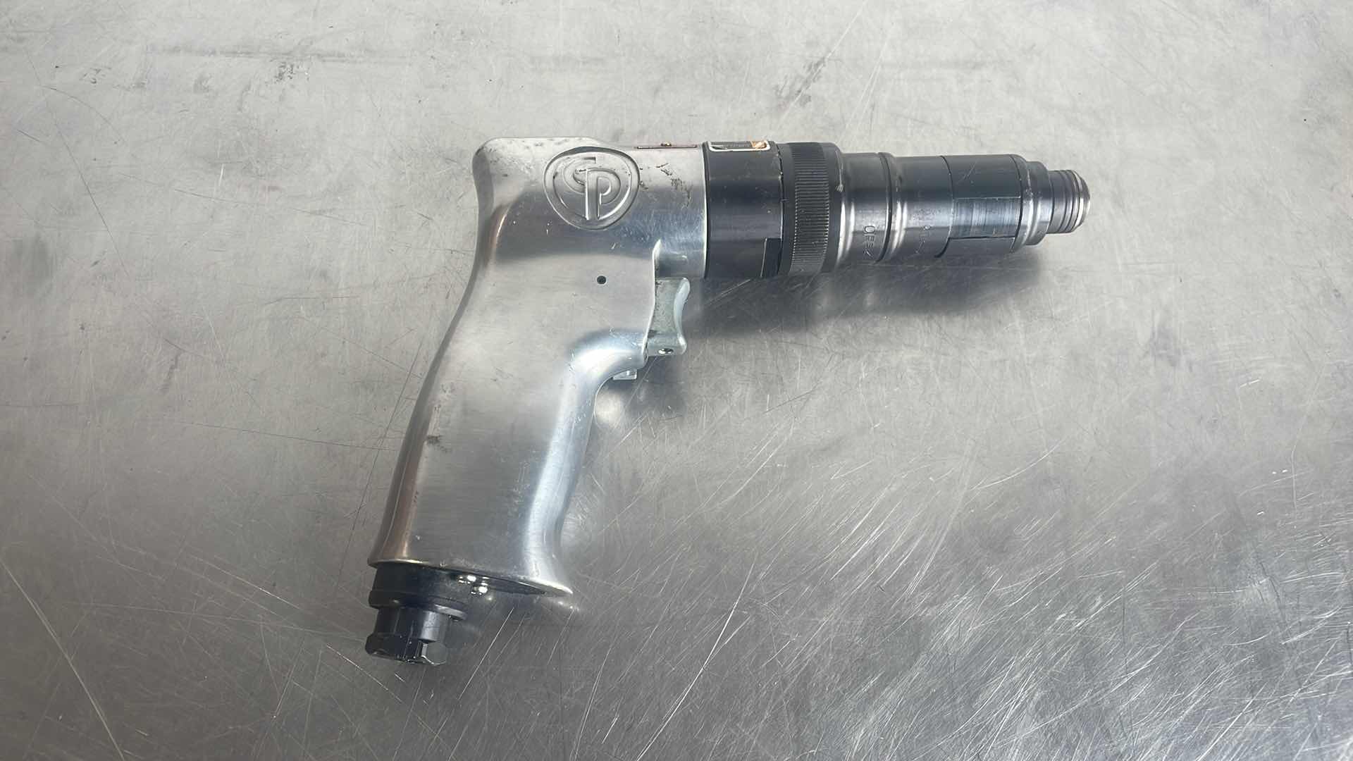 Photo 1 of CHICAGO PNEUMATIC CP780 CUSHION CLUTCH
SCREWDRIVER 44 INCH LBS. TORQUE 1800 RPM