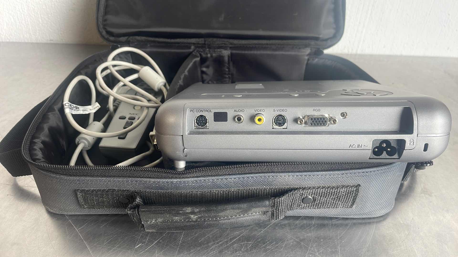 Photo 1 of NEC MICRO-PORTABLE PROJECTOR
LT752