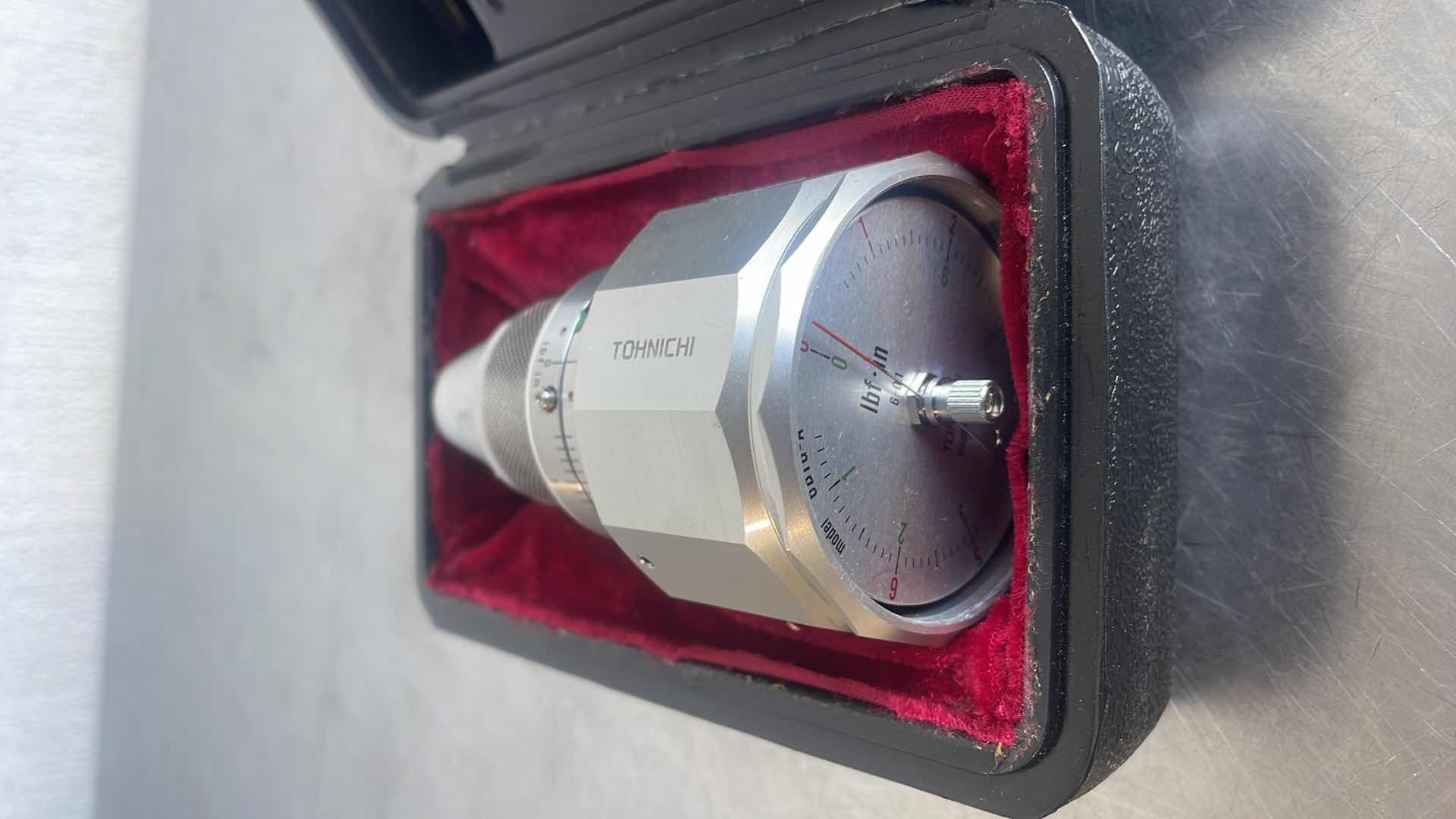 View 3 of TOHNICHI 6BTG-A 0.1 - 6 LBF - IN TORQUE GAUGE
W/ CHUCK & STORAGE CASE