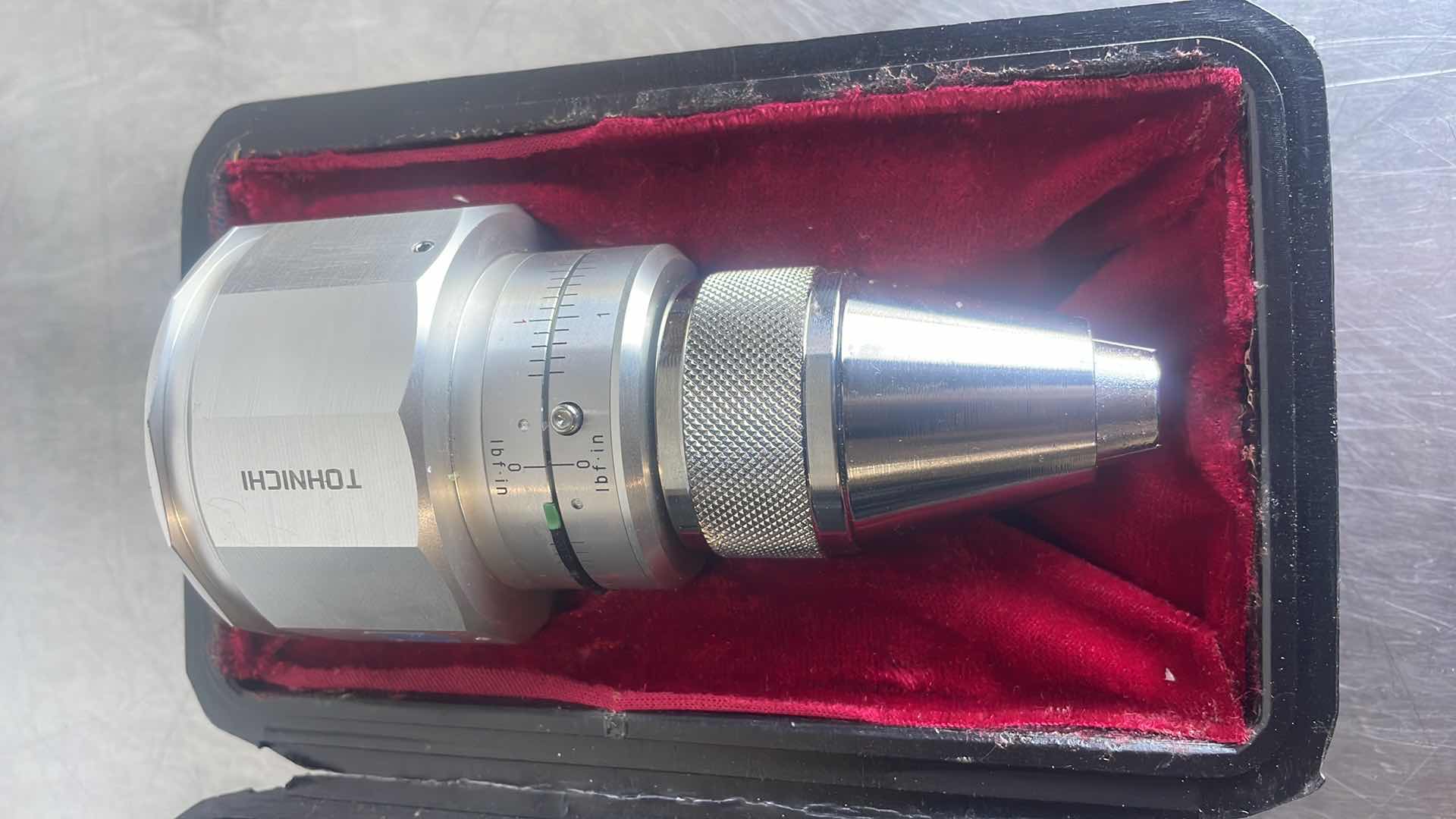 View 2 of TOHNICHI 6BTG-A 0.1 - 6 LBF - IN TORQUE GAUGE
W/ CHUCK & STORAGE CASE