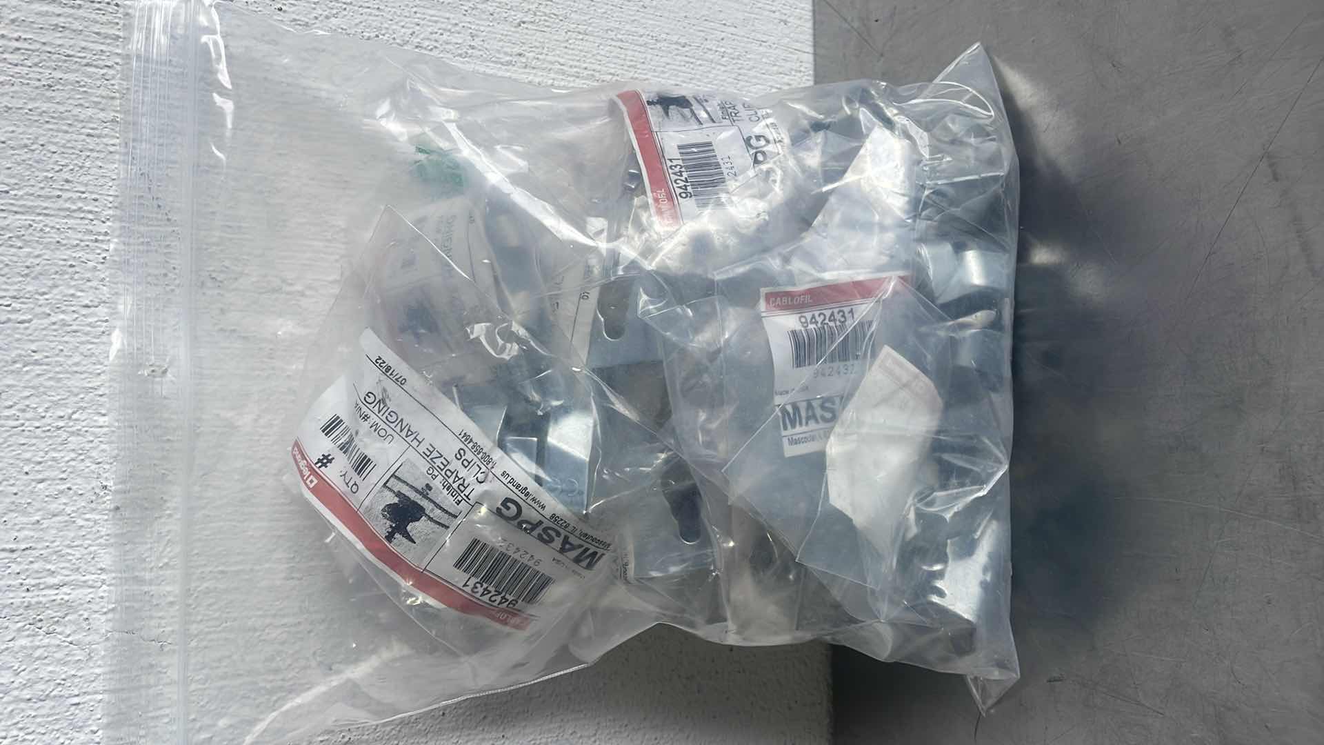 Photo 1 of MASPG -TRAPEZE HANGING CLIPS