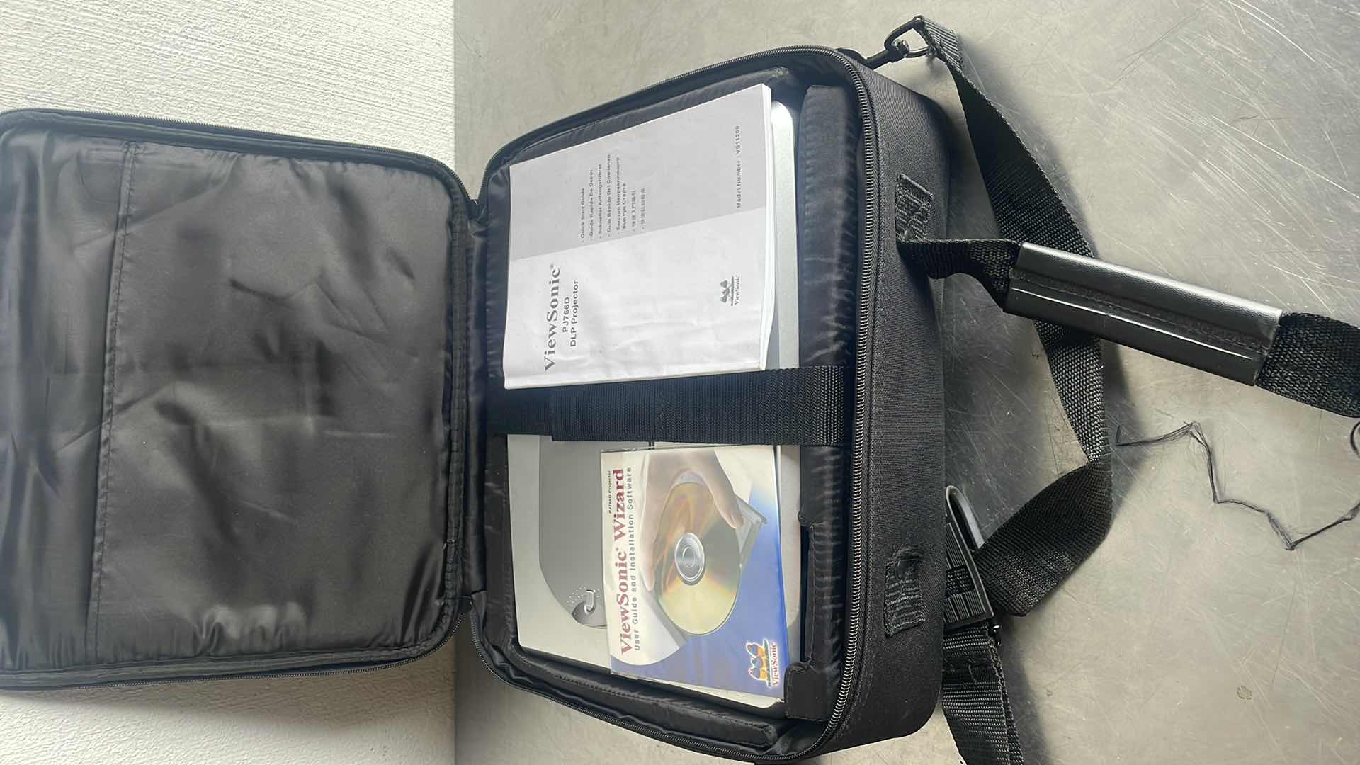 Photo 1 of VIEWSONIC DLP PROJECTOR PJ766D