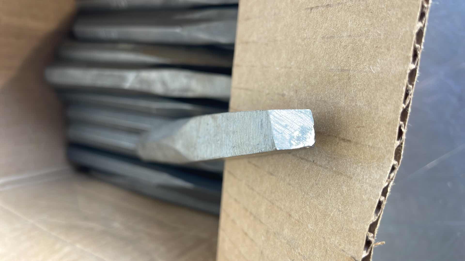 Photo 1 of DIAMOND POINT CHISEL FOR V-SHAPED GROOVES 1/2” (25PCS)