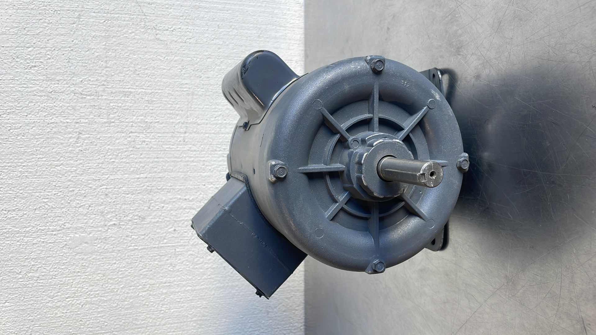 Photo 1 of CENTURY AC MOTOR AO SMITH 
PART NO. 7-181425-01 RPM 3450 1/3HP 115/230V