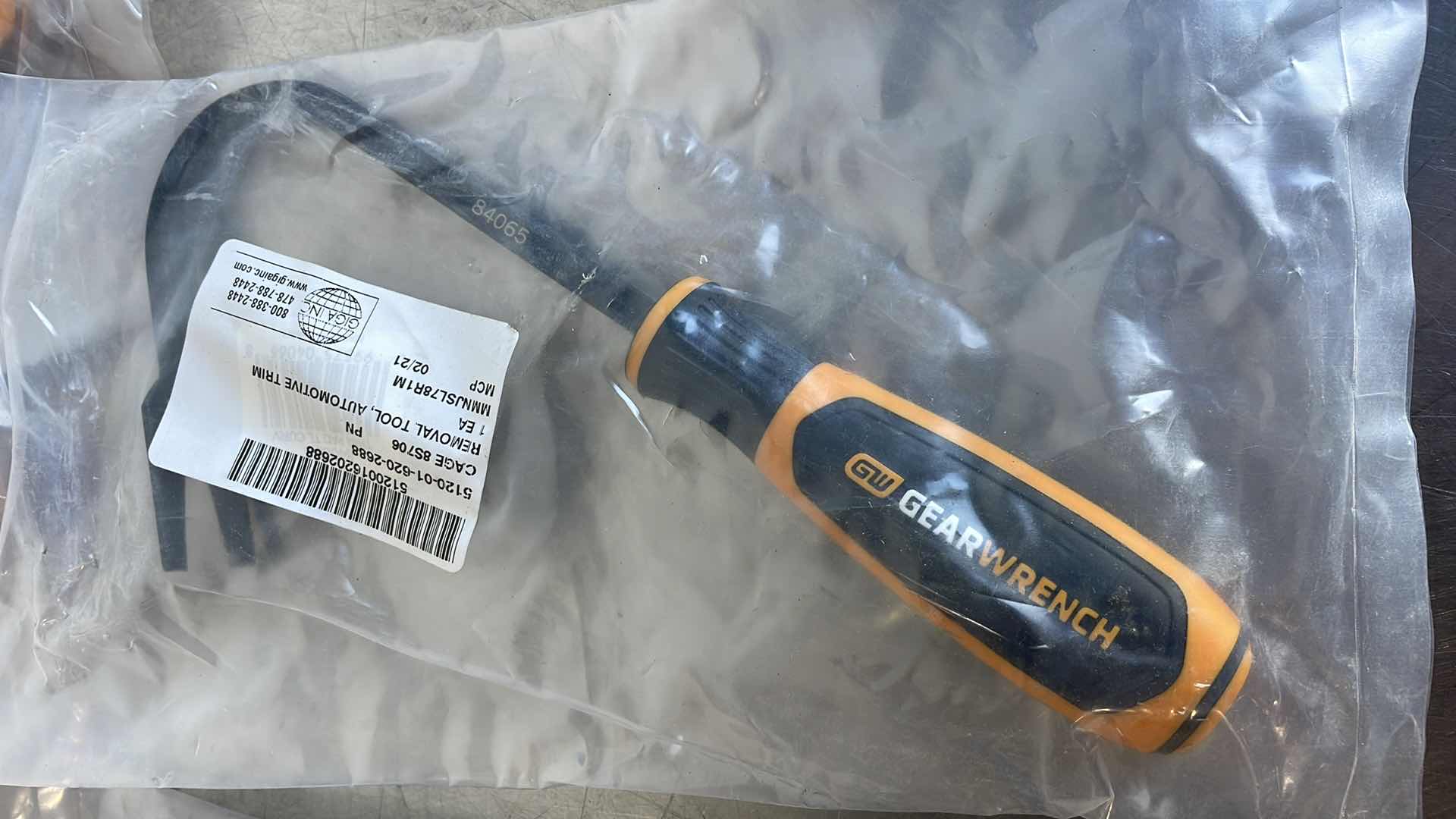 Photo 1 of GEARWRENCH CURVED SHANK TRIM PAD REMOVING TOOL (5)