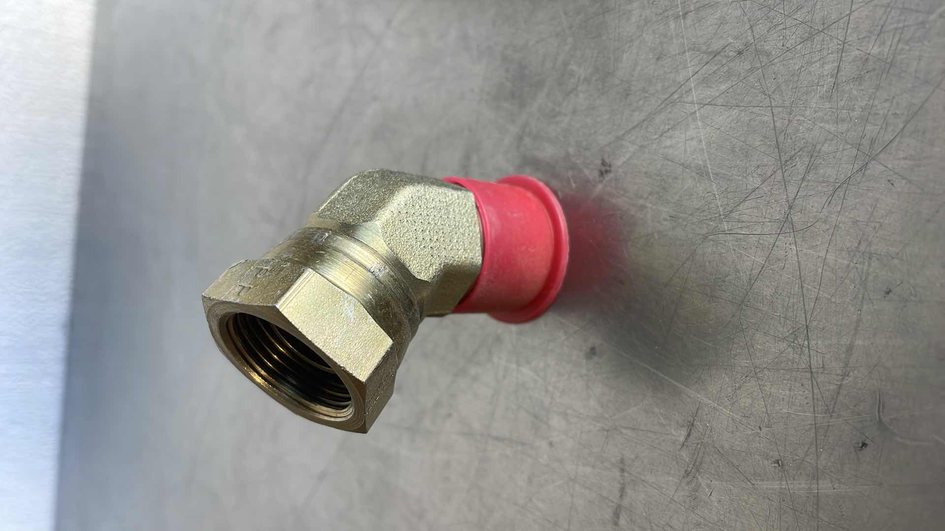 Photo 1 of PARKER 3107-12-12 PIPE SWIVEL
45° ELBOW FITTING STEEL 3/4-14 NPT (24PCS)