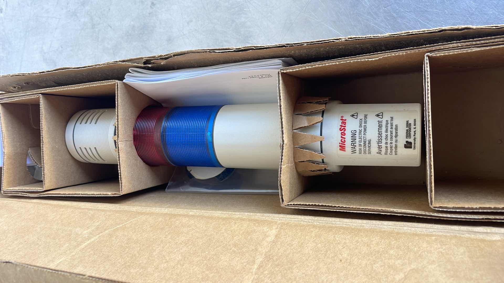 Photo 2 of FEDERAL SIGNAL MICROSTAT MSL3-024BR-MSF INDUSTRIAL INDICATOR TOWER 24V