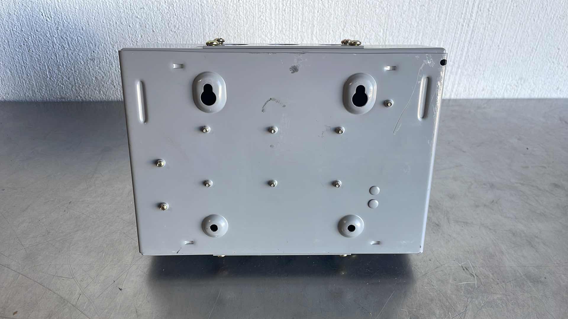 Photo 1 of NEW MEM EXEL 32A 30AXTN2 IP41 3 PHAS ELECTRICAL DISCONNECT BOX 10MM