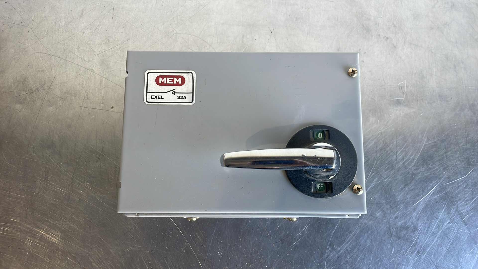 Photo 1 of NEW MEM EXEL 32A 30AXTN2 IP41 3 PHAS ELECTRICAL DISCONNECT BOX 10MM