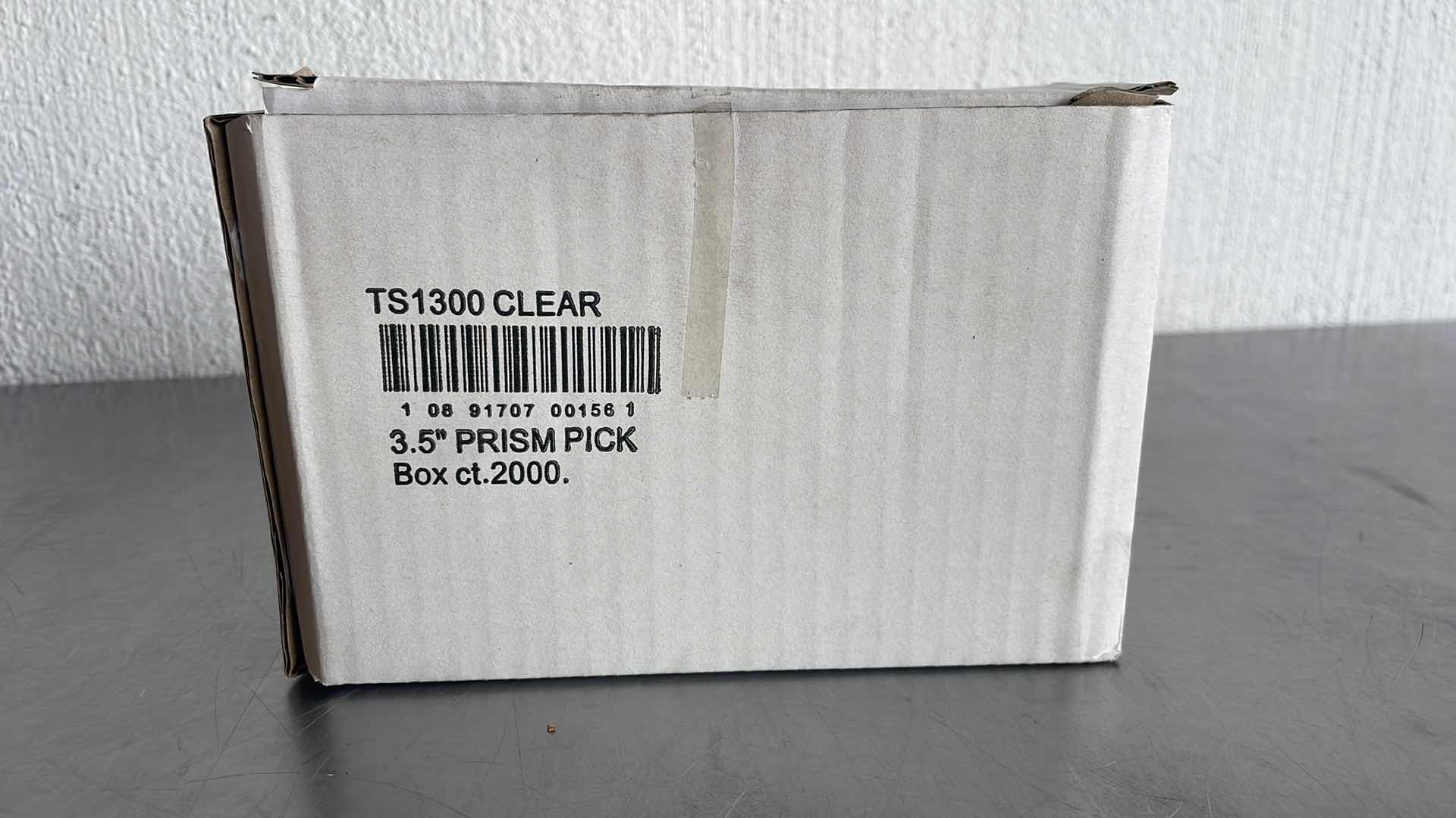 Photo 2 of UNIQUE MANUFACTURING 3-1/2" PRISM PICK - 2000 / BX TS1300-CLEAR