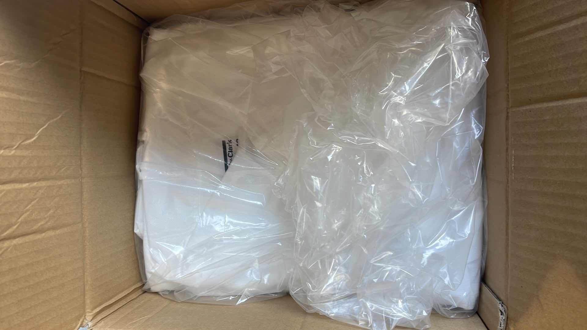 Photo 4 of KIMBERLY-CLARK UNIVERSAL PRECAUTIONS LAB JACKET, WHITE SIZE EXTRA LARGE, PROTECTIVE APPROX 20PCS