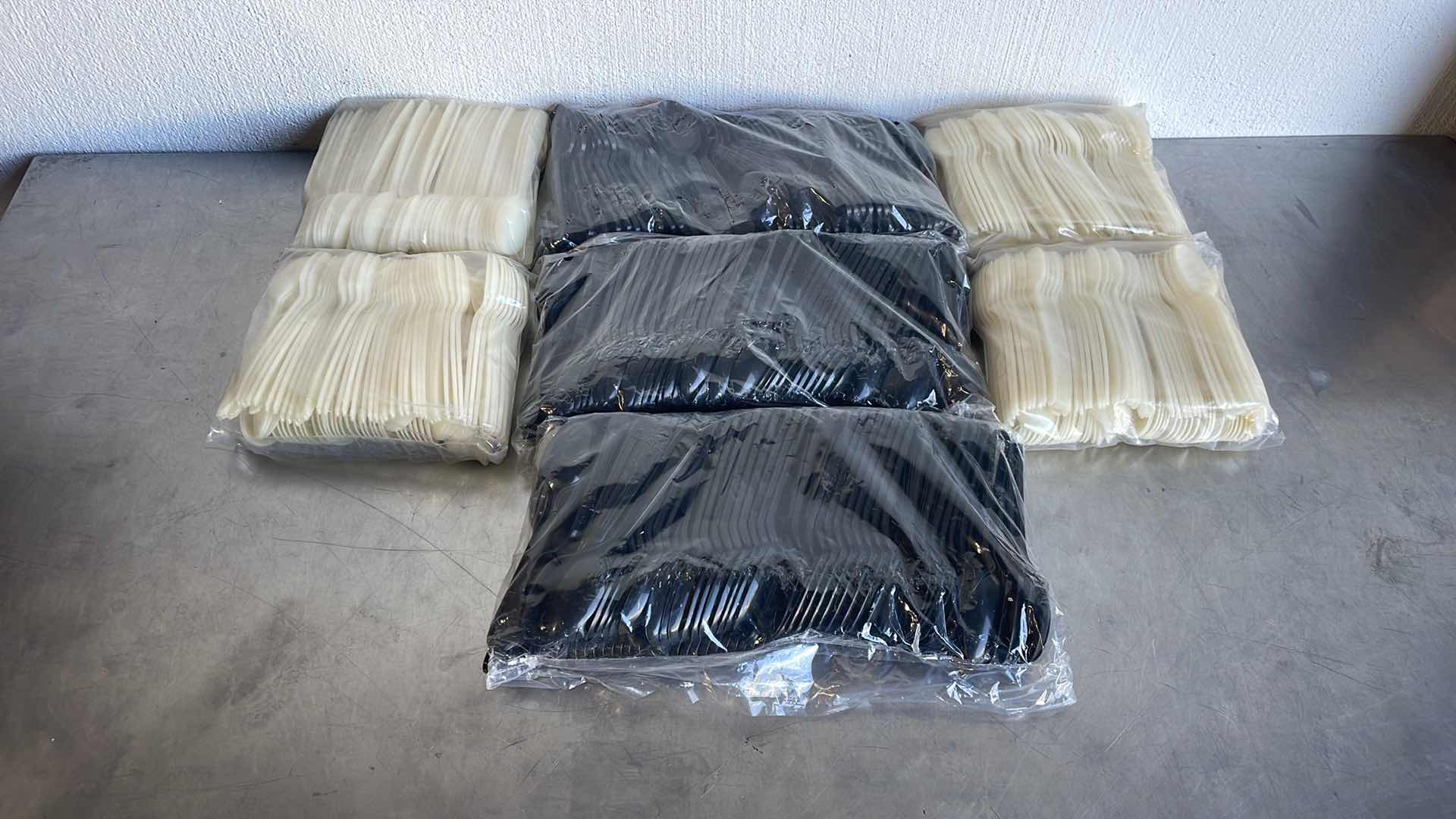 Photo 1 of TEASPOONS BLACK AND NATURAL