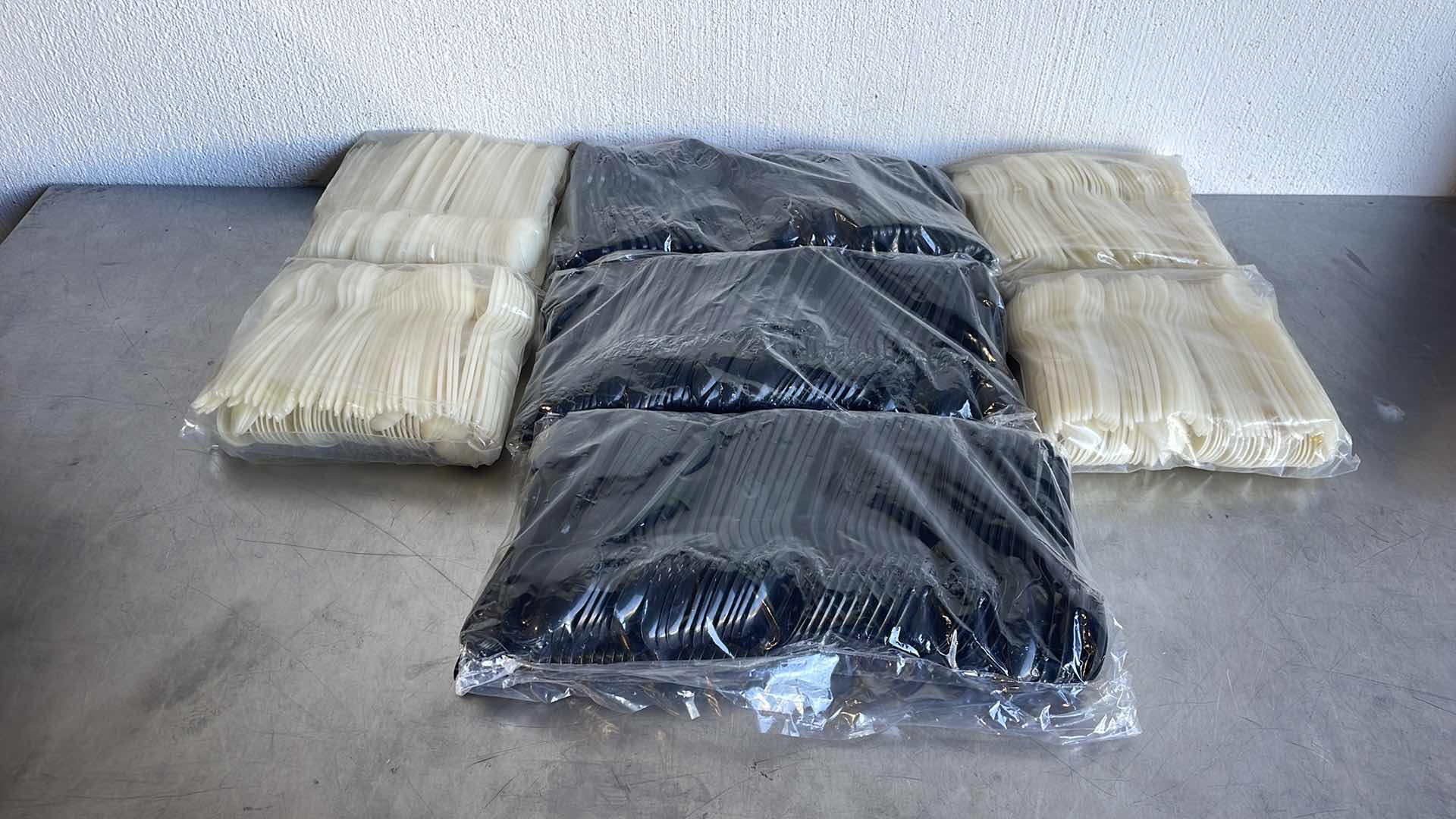 Photo 1 of TEASPOONS BLACK AND NATURAL