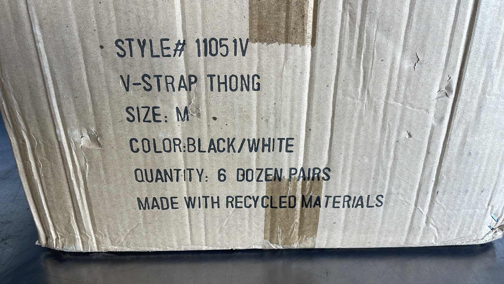 Photo 2 of V-STRAP THONGS 72 PAIRS BLACK/WHITE
SHOWER SHOE CAMPING SIZE MEDIUM