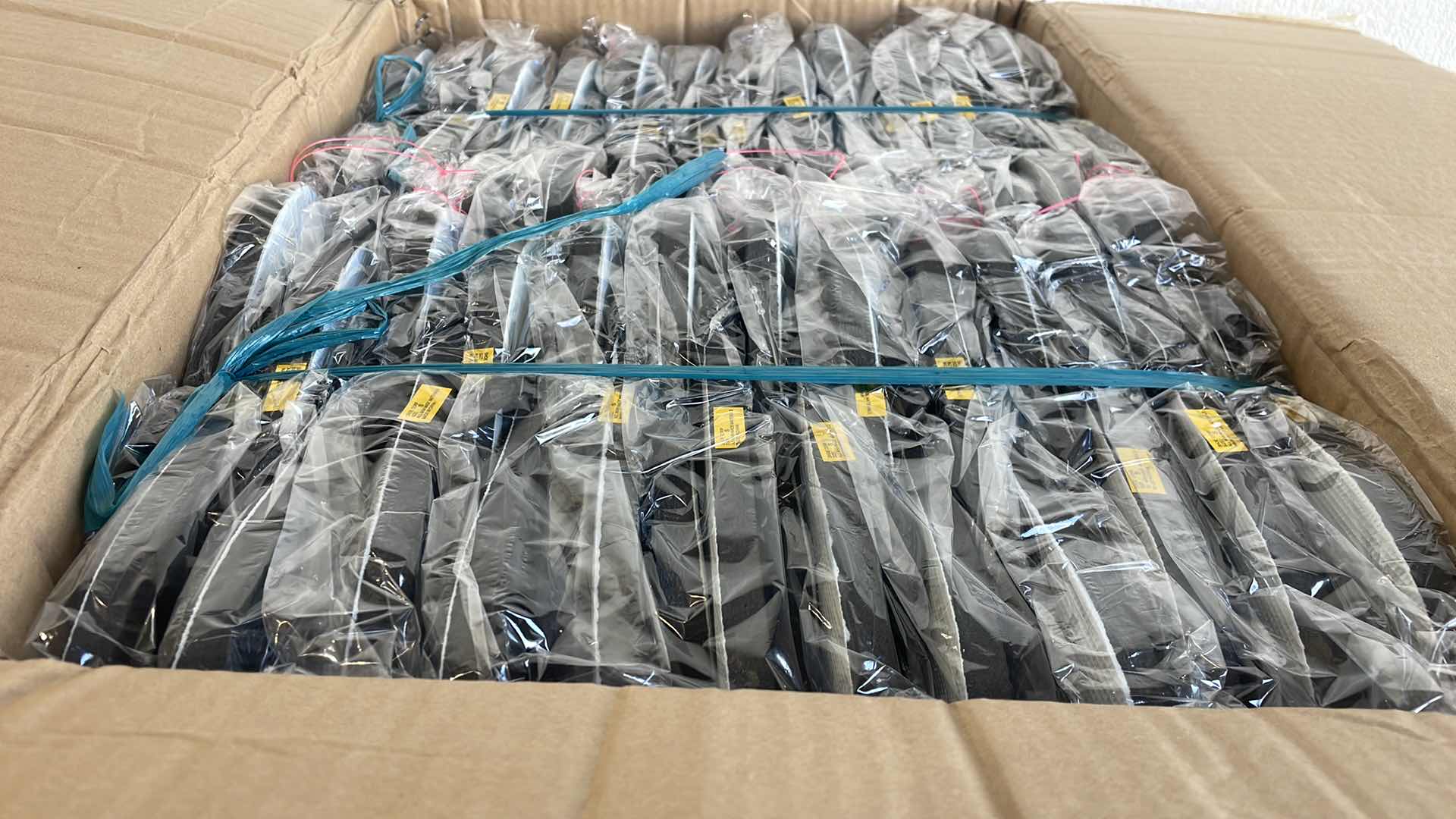 Photo 1 of V-STRAP THONGS 72 PAIRS BLACK/WHITE
SHOWER SHOE CAMPING SIZE SMALL