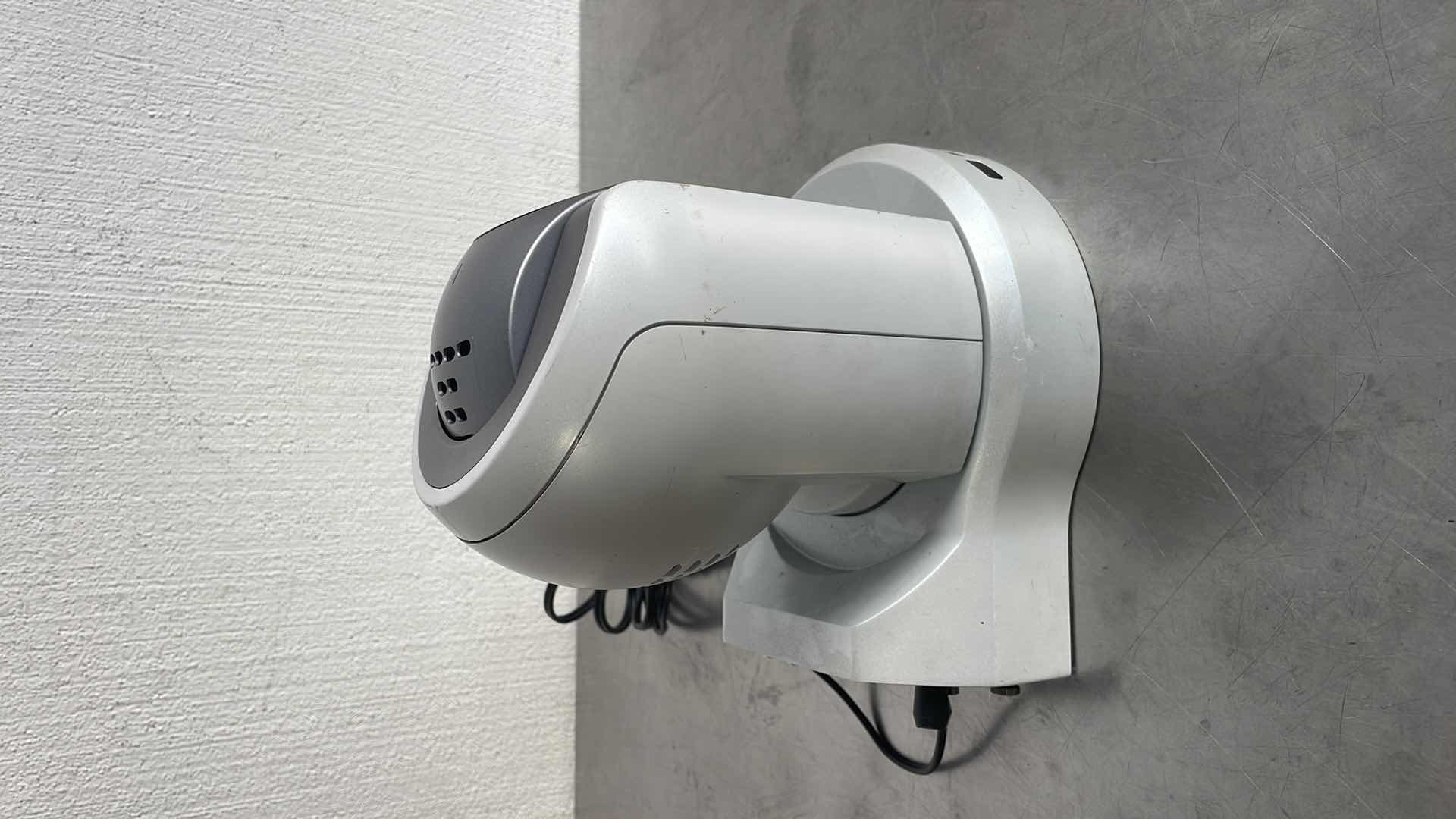 Photo 2 of SONY BRC300 NTSC 1/4.7 3CCD PAN/TILT/ZOOM COLOR VIDEO CAMERA