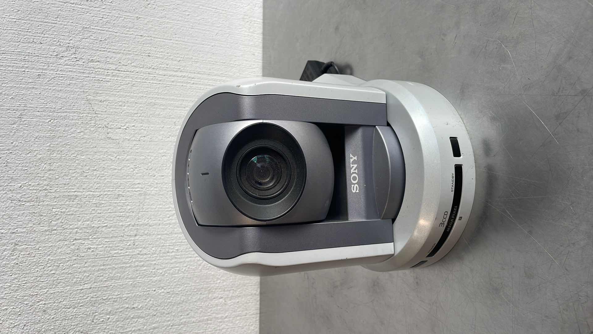 Photo 1 of SONY BRC300 NTSC 1/4.7 3CCD PAN/TILT/ZOOM COLOR VIDEO CAMERA