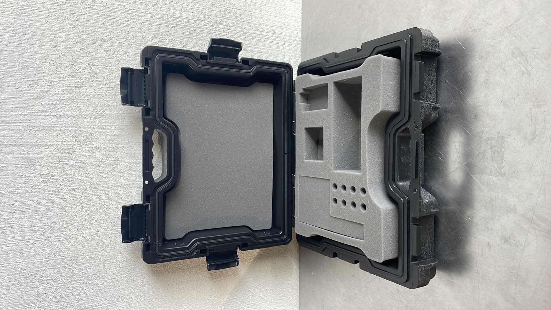 Photo 3 of 19" X 16" PELICAN-STYLE PROTECTIVE CASE WITH INTERIOR FOAM PADDING BLACK