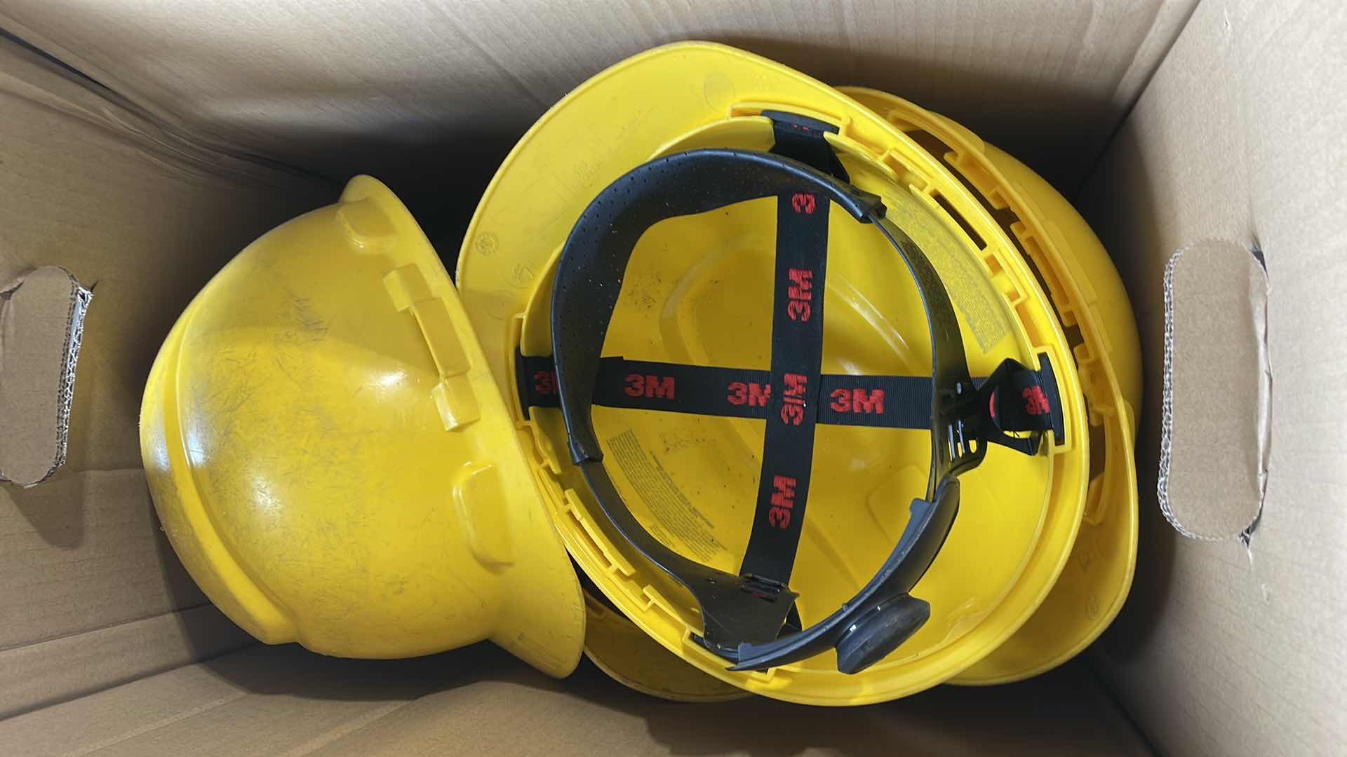 Photo 1 of 3M YELLOW ADJUSTABLE HARD HATS (7)