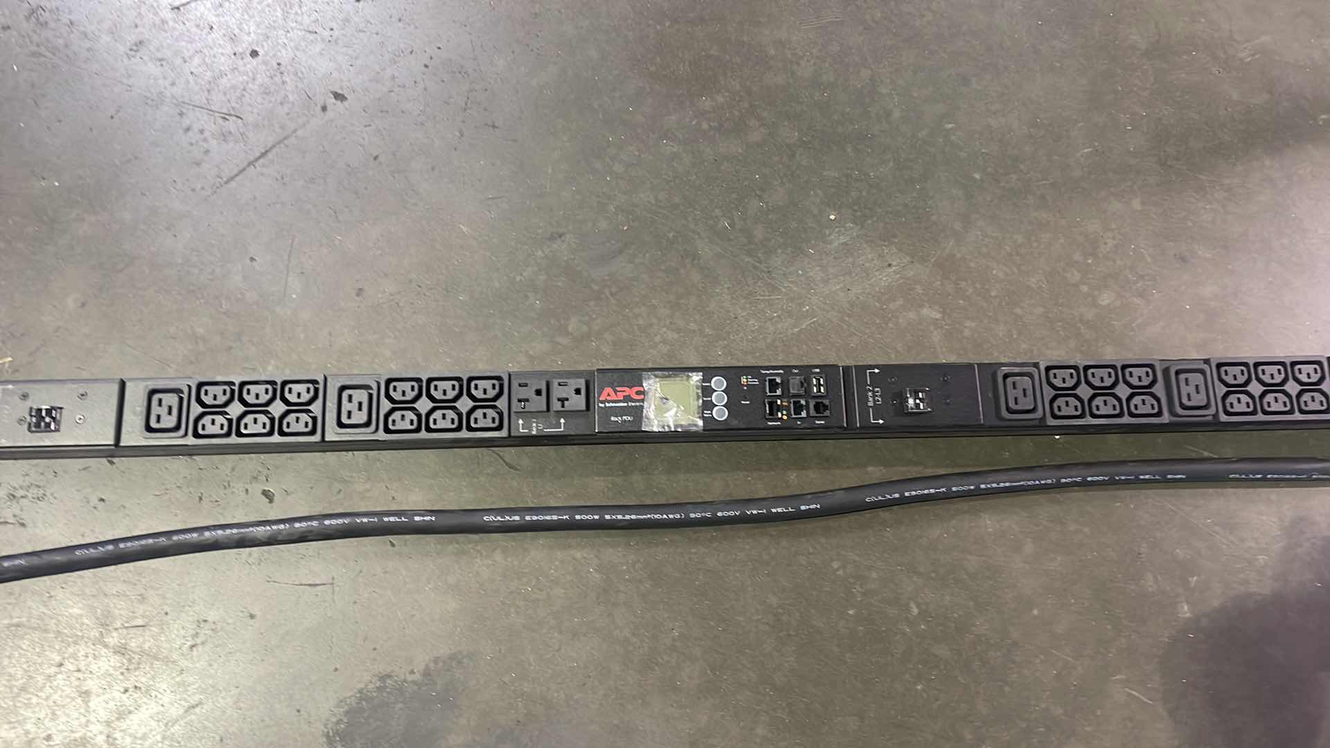 Photo 1 of APC NETSHELTER RACK PDU, METERED, 0U, 8.6KW 208V 3-PHASE 30A, (36) C13, (6) C19, AND (2) NEMA 5-20R OUTLETS MODEL AP8865