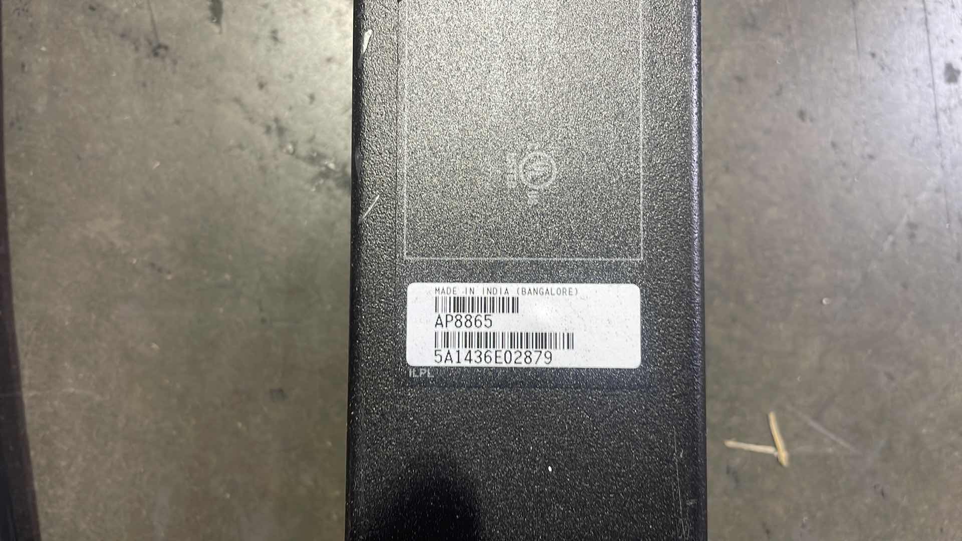 Photo 4 of APC NETSHELTER RACK PDU, METERED, 0U, 8.6KW 208V 3-PHASE 30A, (36) C13, (6) C19, AND (2) NEMA 5-20R OUTLETS MODEL AP8865