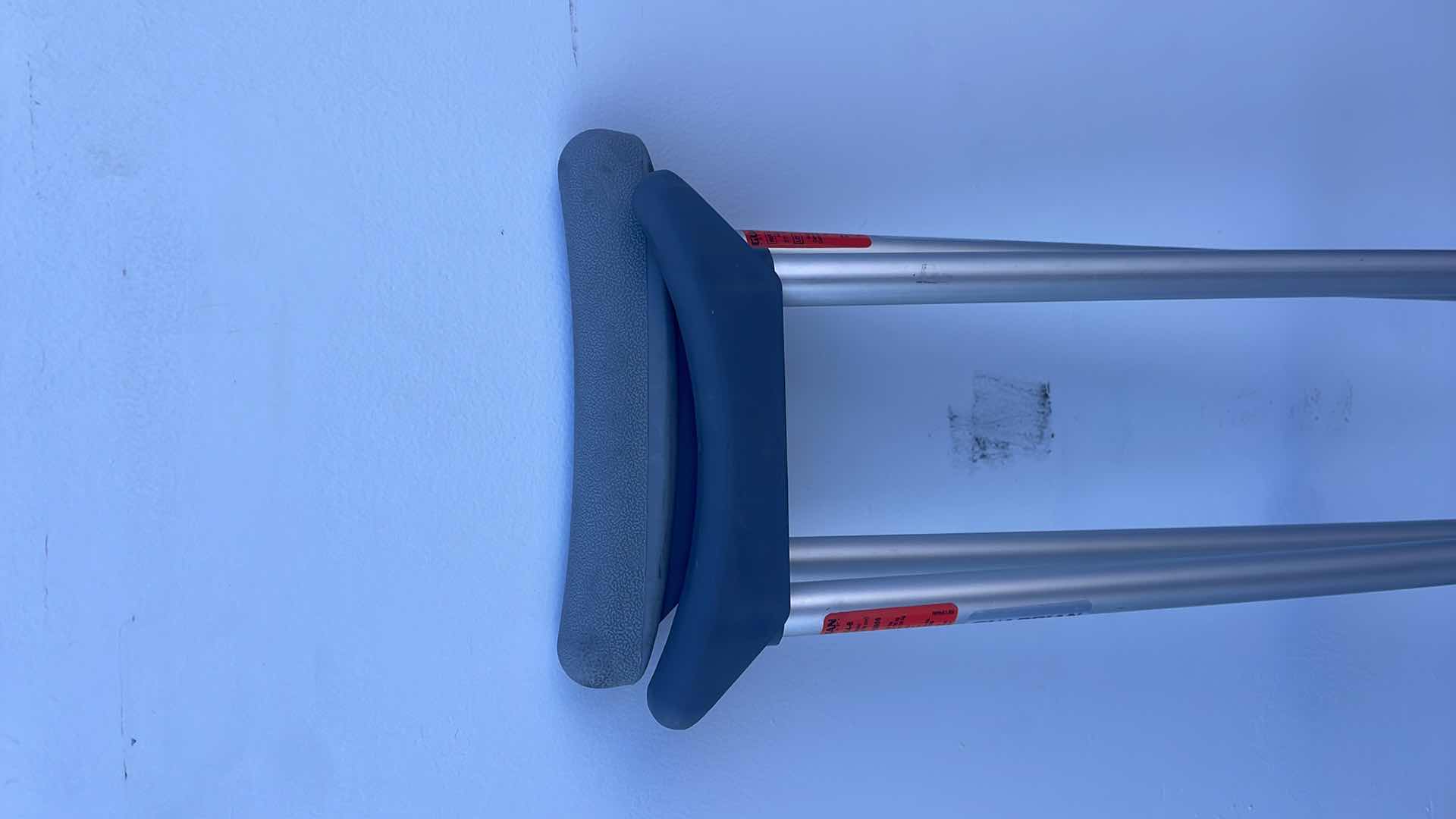 Photo 2 of GUARDIAN CRUTCHES G91-214-8 ADJUSTABLE FROM 5’2”-5’10”