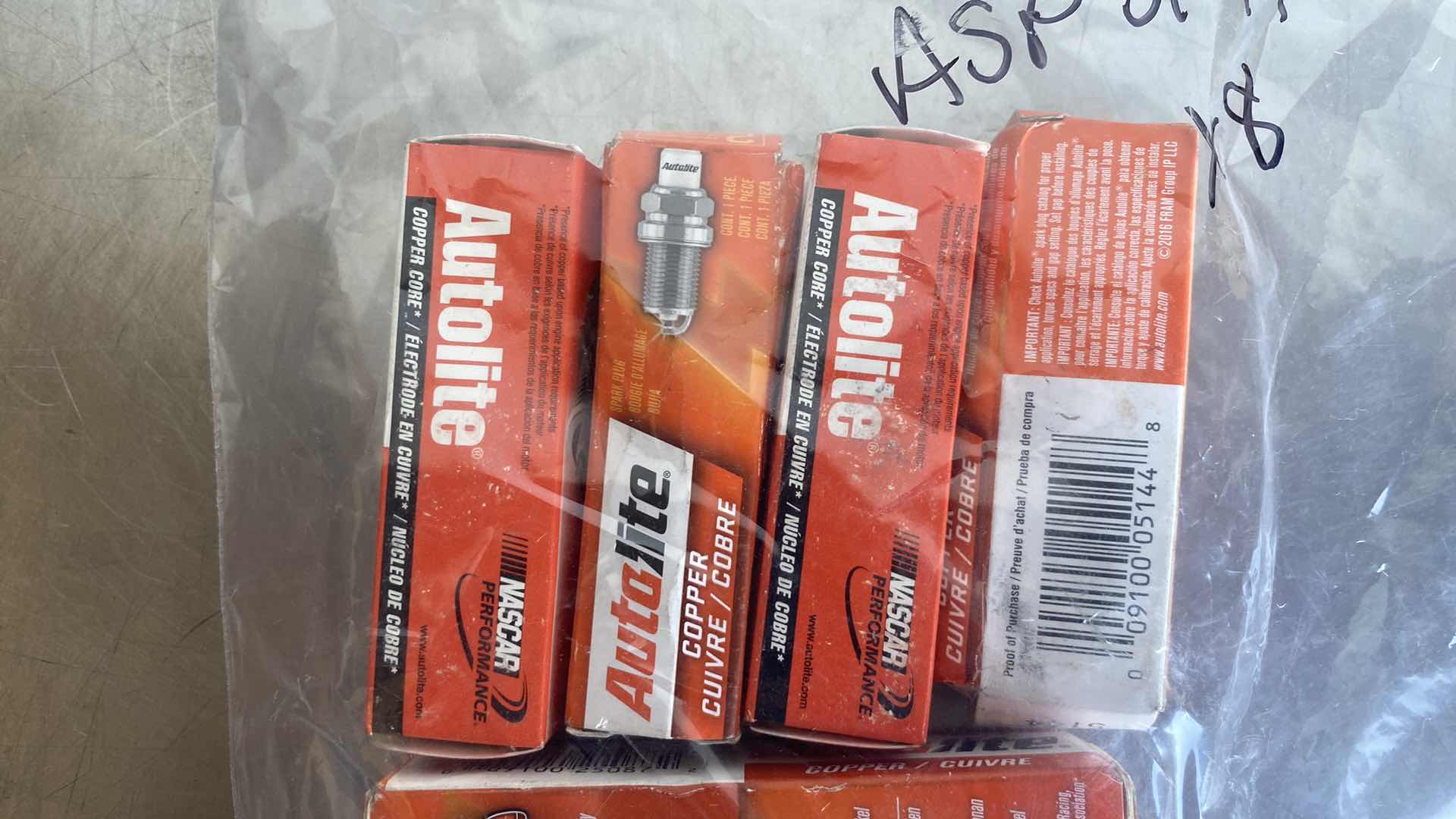 Photo 3 of AUTOLITE ASP514Y SPARK PLUGS (8)