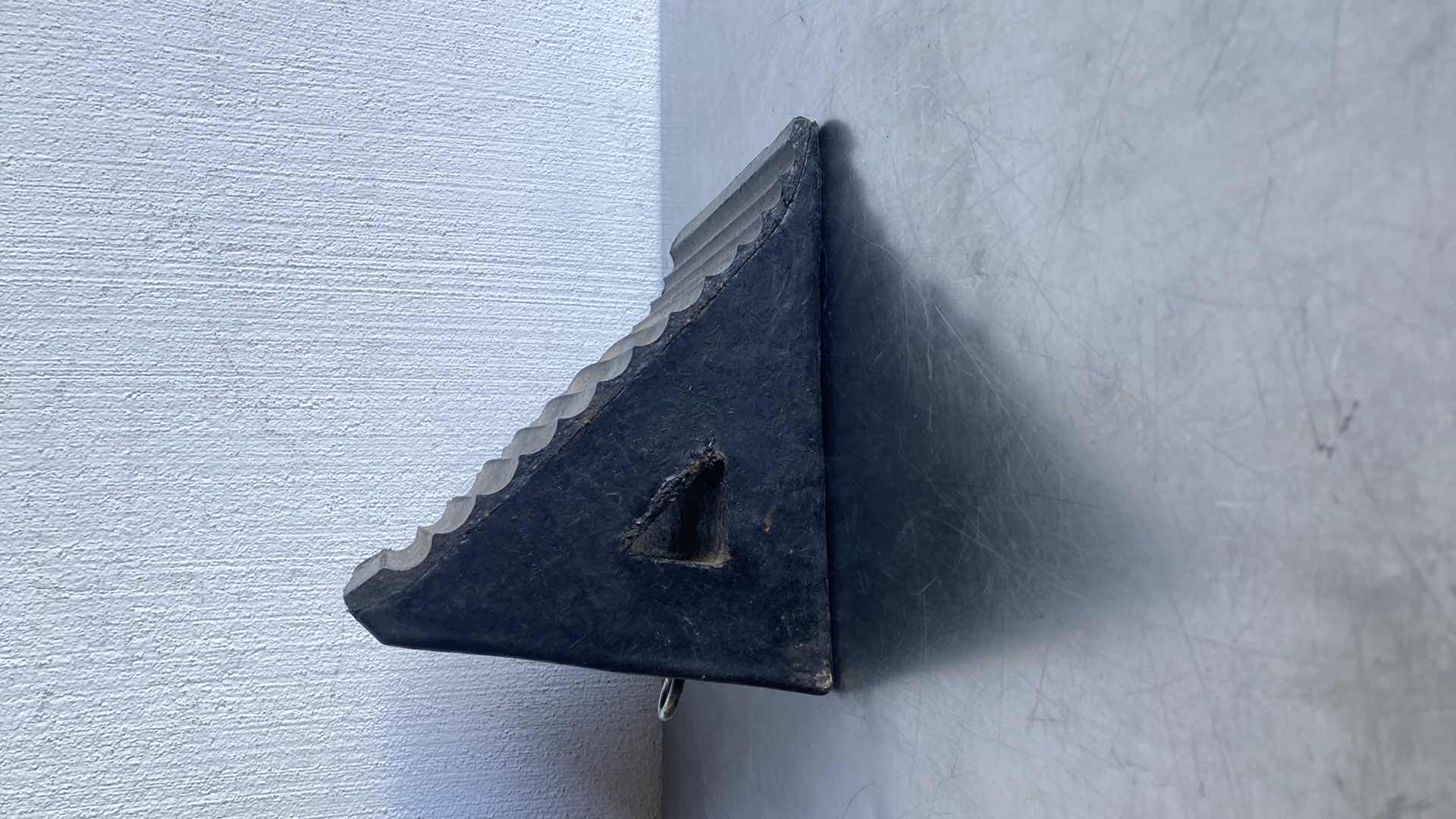 Photo 1 of HRX LARGE RUBBER CONTOUR CHOCK