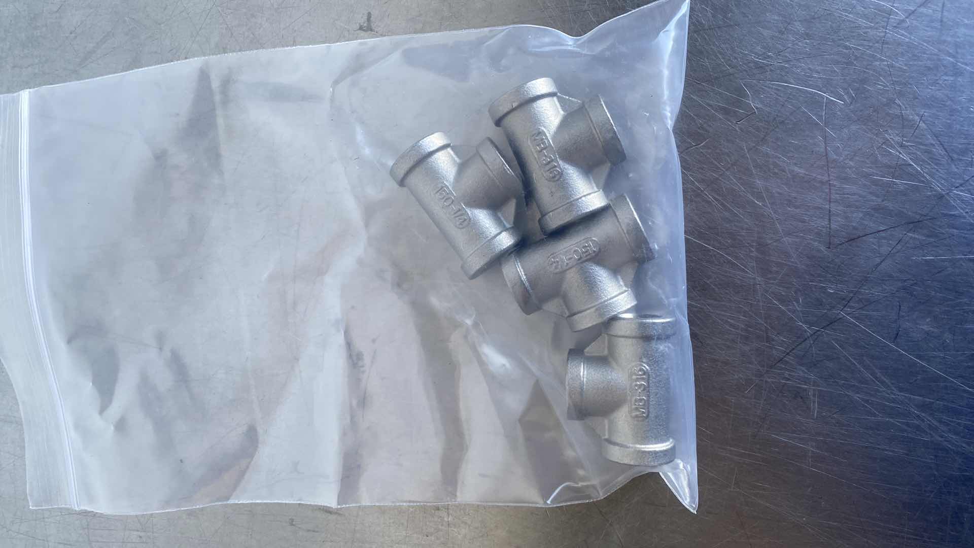 Photo 2 of 1/4" FNPT 316 STAINLESS STEEL
PIPE TEE FITTING 150 LB 1/4 X 1/4 X 1/4 (4PCS)