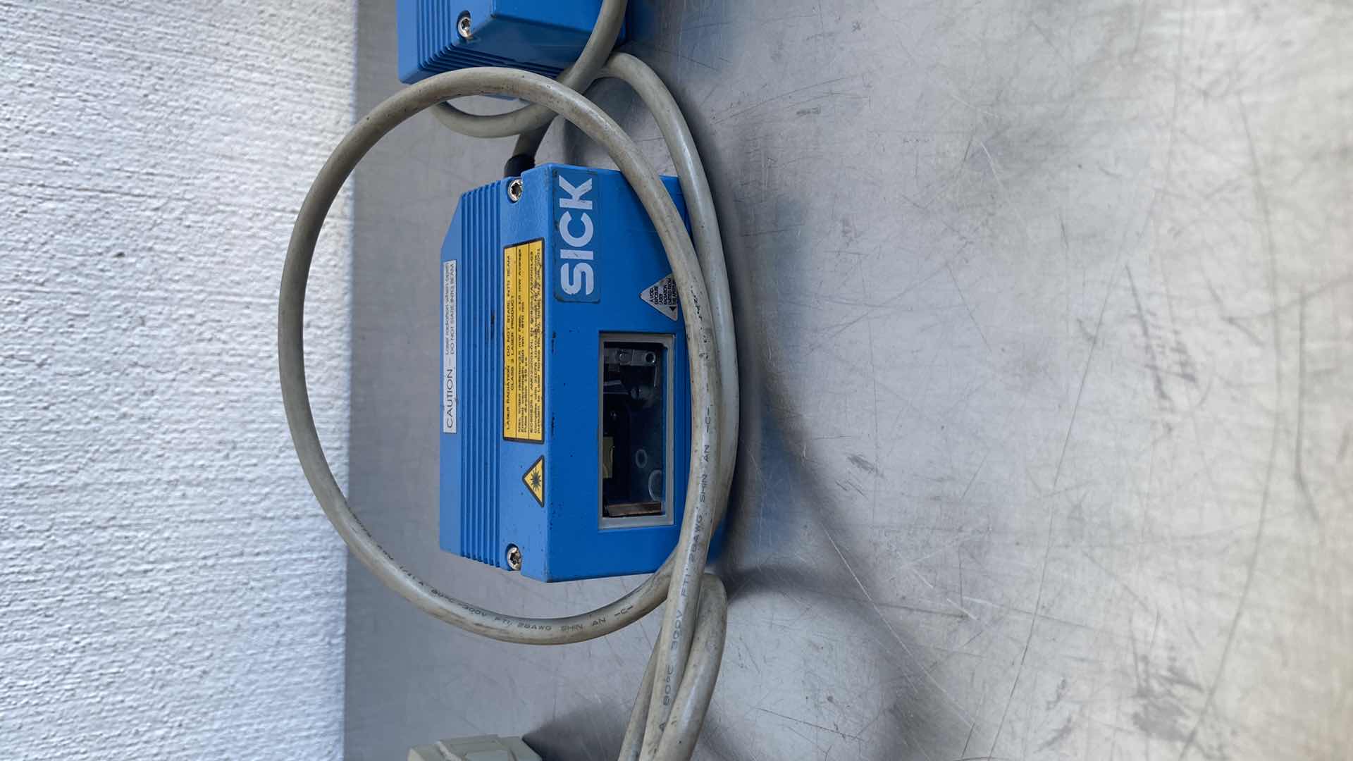 Photo 2 of SICK 1017585 CLV430-0010 SCANNER CABLE 
(2)