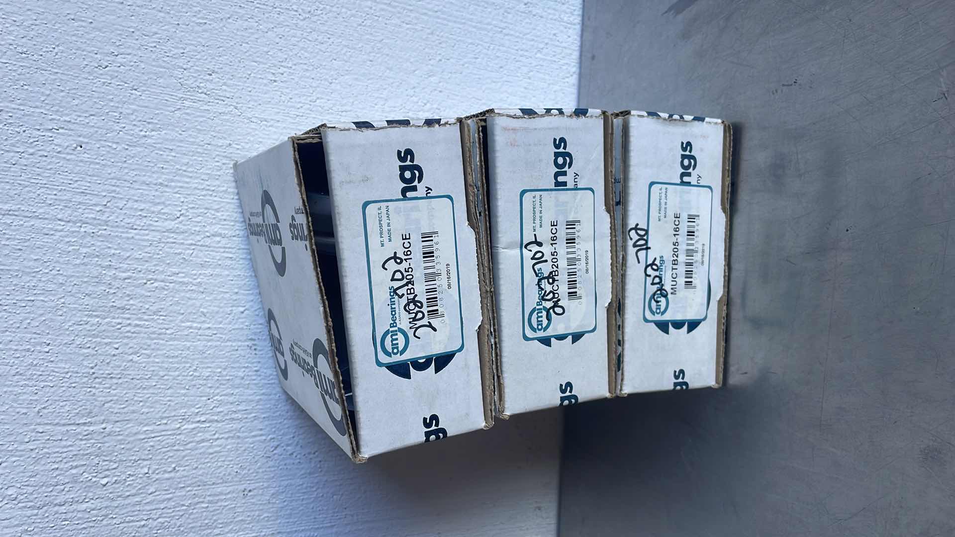 Photo 2 of AMI MUC205-16 1 STAINLESS NORMAL WIDE SET SCREW B DUTY SET-SCREW LOCK
MODEL MUC205-16 (3)