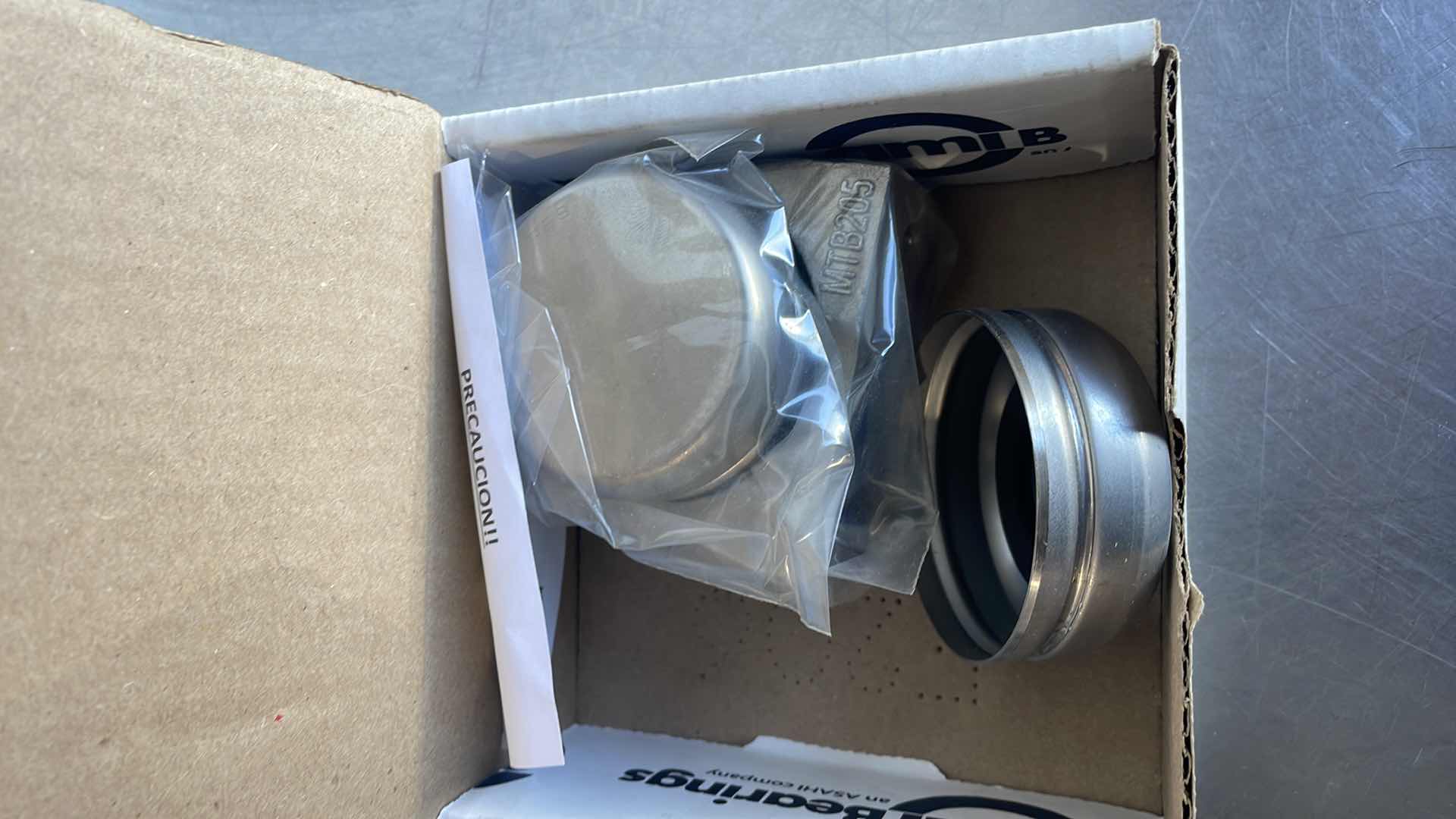 Photo 3 of AMI MUC205-16 1 STAINLESS NORMAL WIDE SET SCREW B DUTY SET-SCREW LOCK
MODEL MUC205-16 (3)