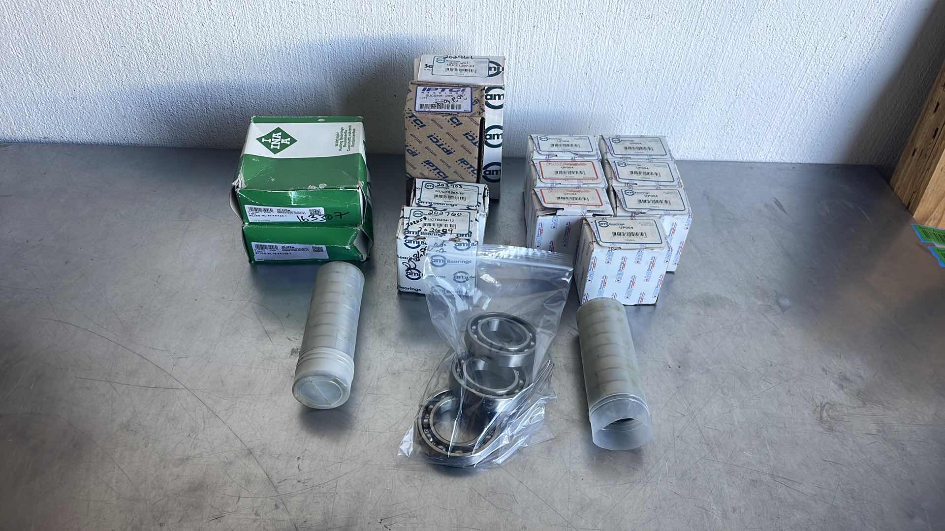 Photo 1 of VARIETY OF BEARINGS. SEE ALL PICTURES