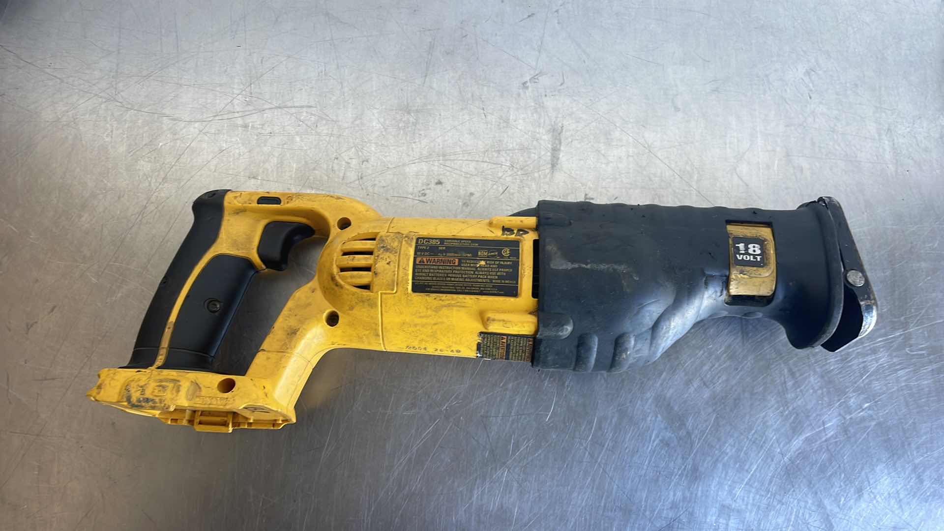 Photo 4 of DEWALT 18V XRP 1/2” CORDLESS DRILL/DRIVER/HAMMERDRILL DCD950 & DEWALT 18V VARIABLE SPEED RECIPROCATING SAW DC385