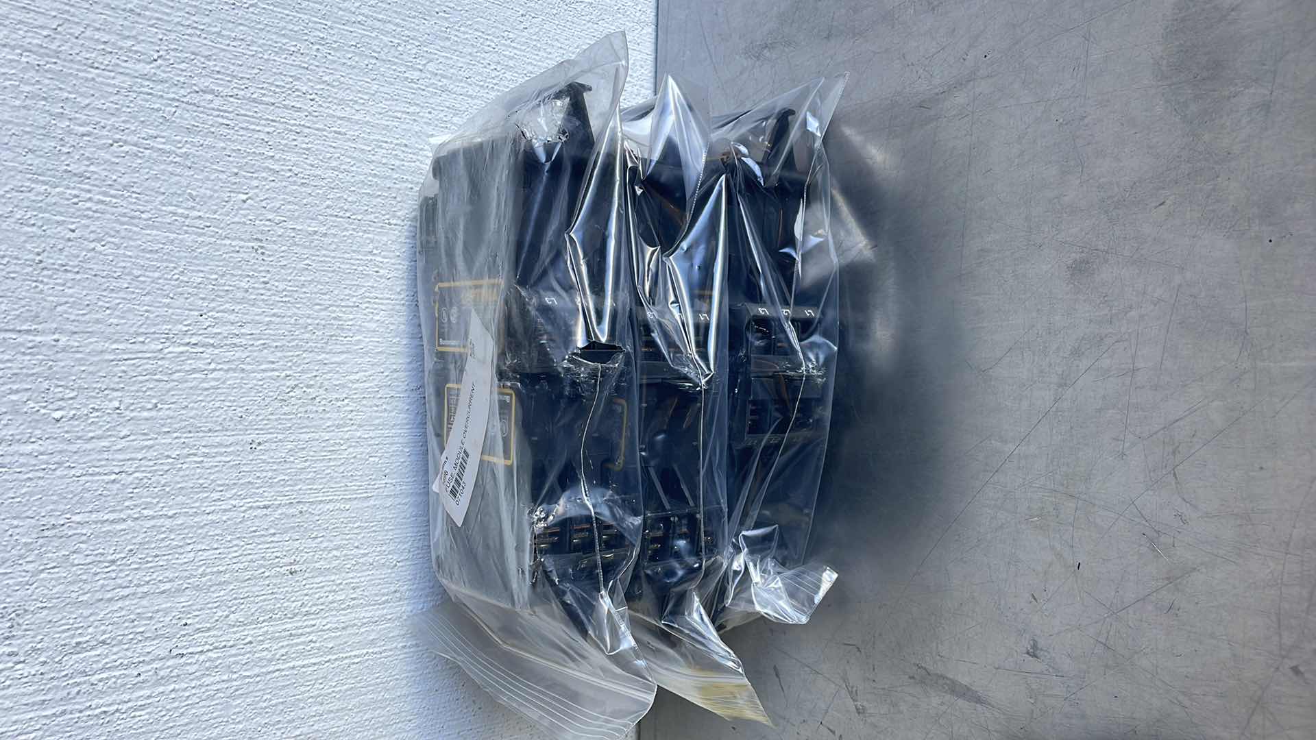 Photo 2 of BUSSMANN OPTIMA OVERCURRENT PROTECTION MODULE CAT: OPM-CC 6PCS