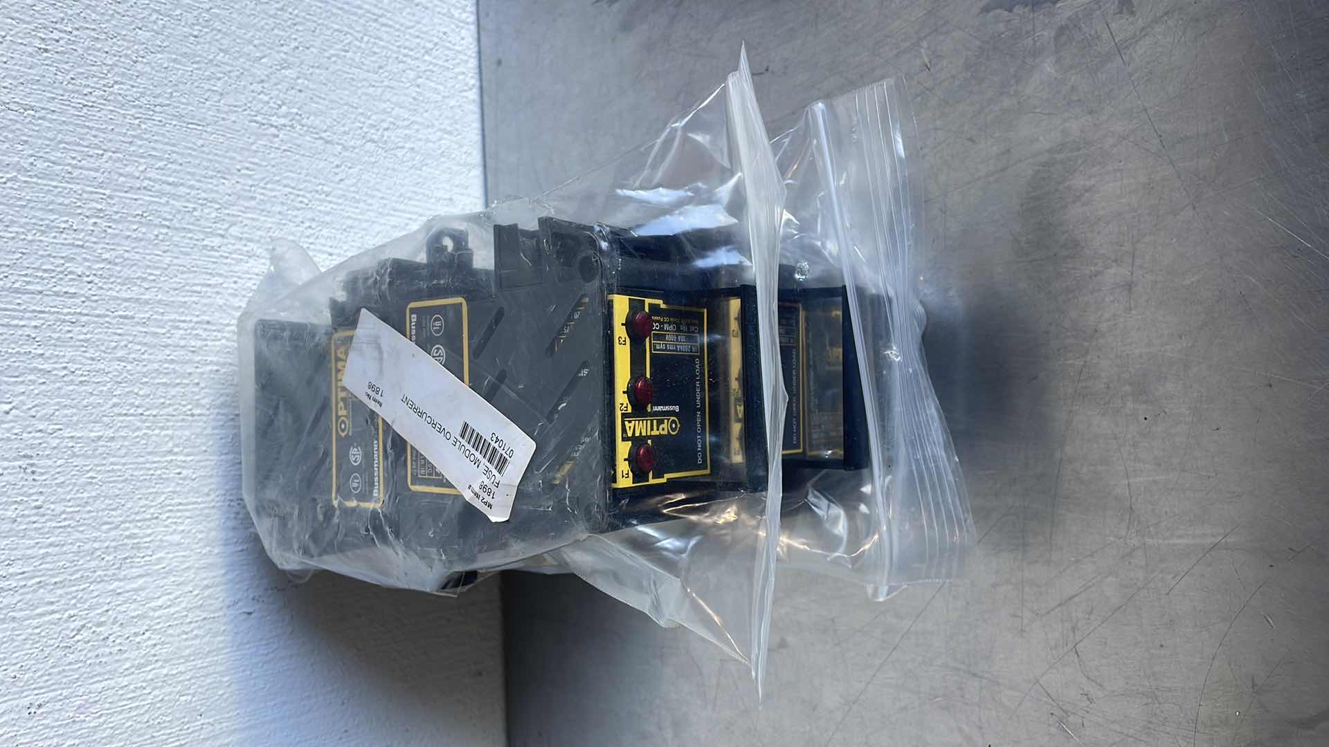 Photo 1 of BUSSMANN OPTIMA OVERCURRENT PROTECTION MODULE CAT: OPM-CC 6PCS