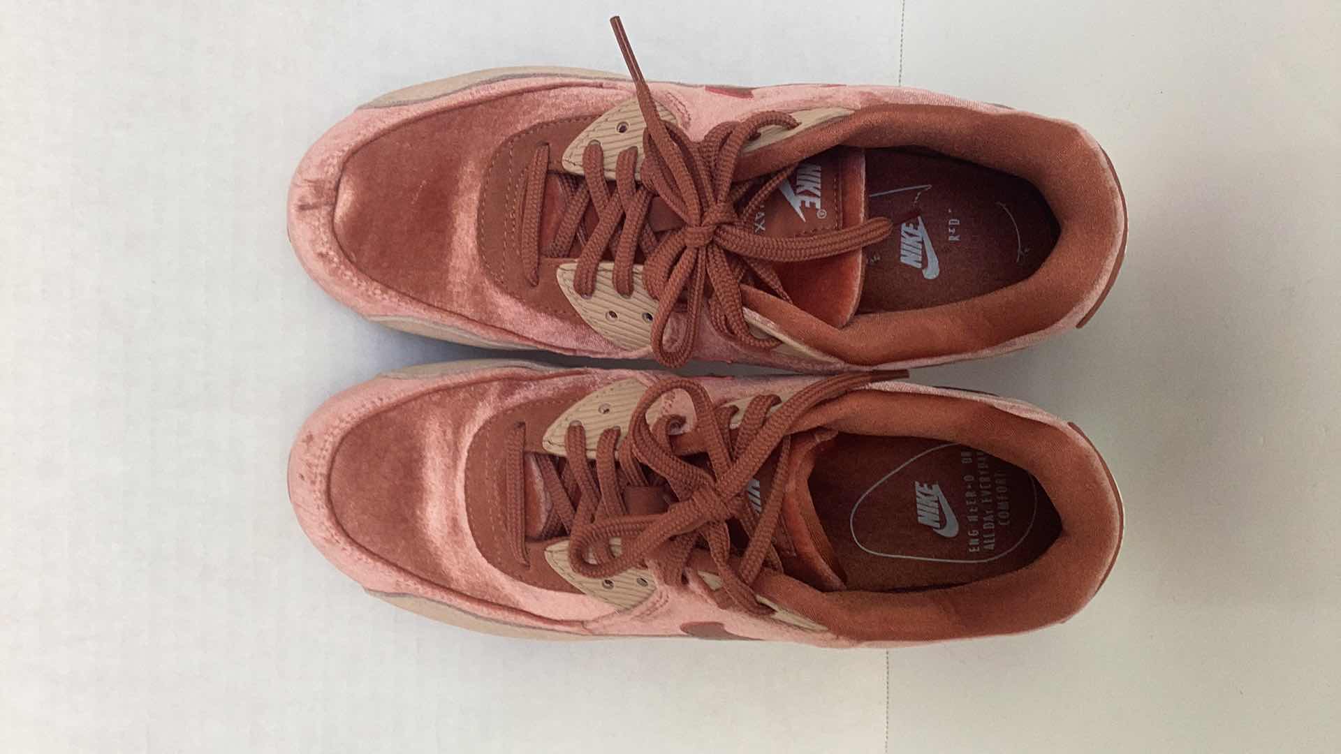 Photo 1 of NIKE AIR MAX 90 LX WOMANS PARTICLE ROSE SIZE 8.5 CM 25.5 $175