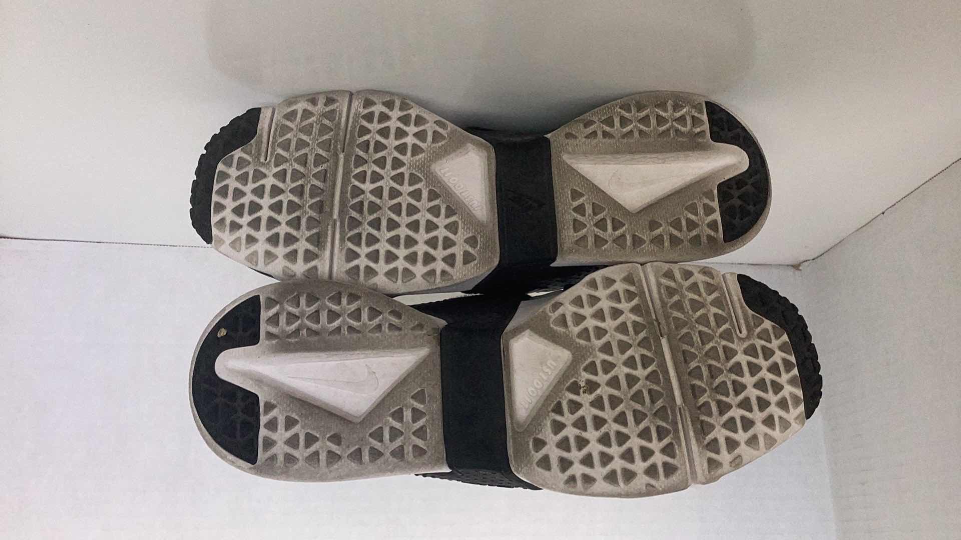 Photo 1 of NIKE KIDS HUARACHE EXTREME SIZE 6.5Y CM 24.5 $100