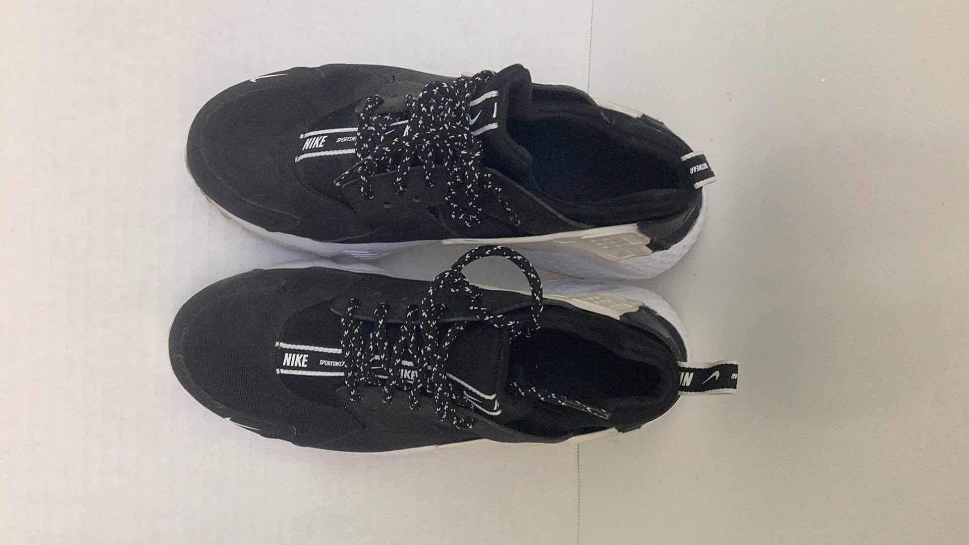 Photo 1 of NIKE AIR HUARACHE SE RUN ULTRA SIZE 7Y CM 25 $210