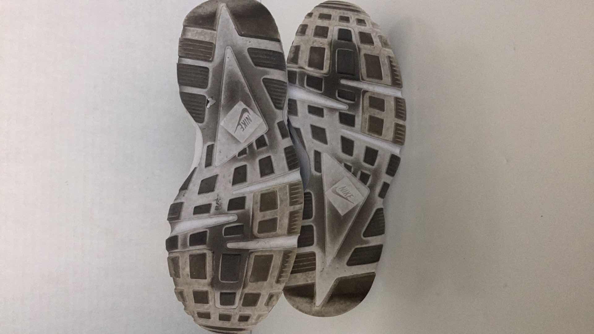 Photo 1 of NIKE AIR HUARACHE SE RUN ULTRA SIZE 7Y CM 25 $210