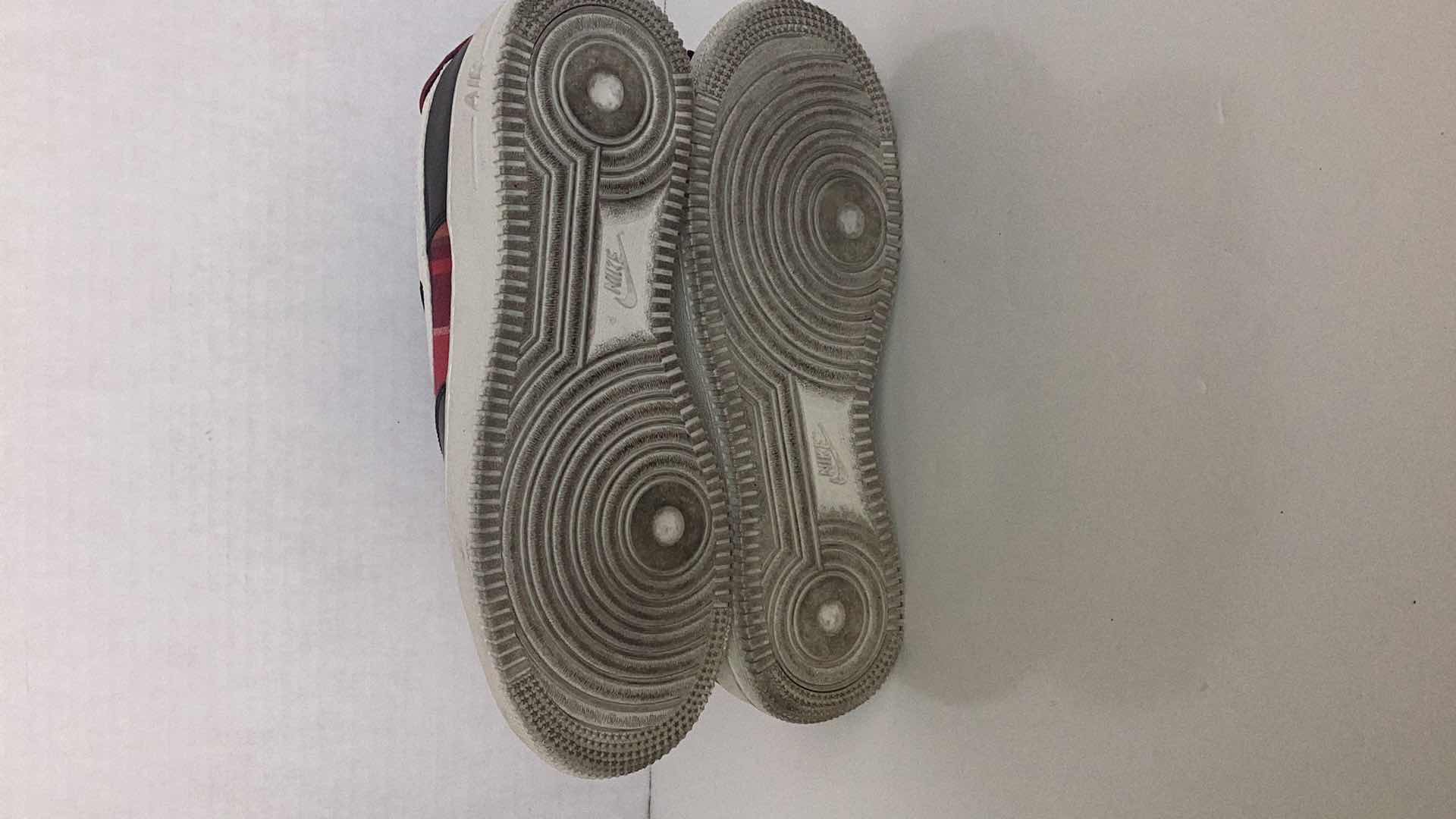 Photo 1 of NIKE AIR FORCE 1 LOW FLANNEL SIZE 7Y CM25 $200