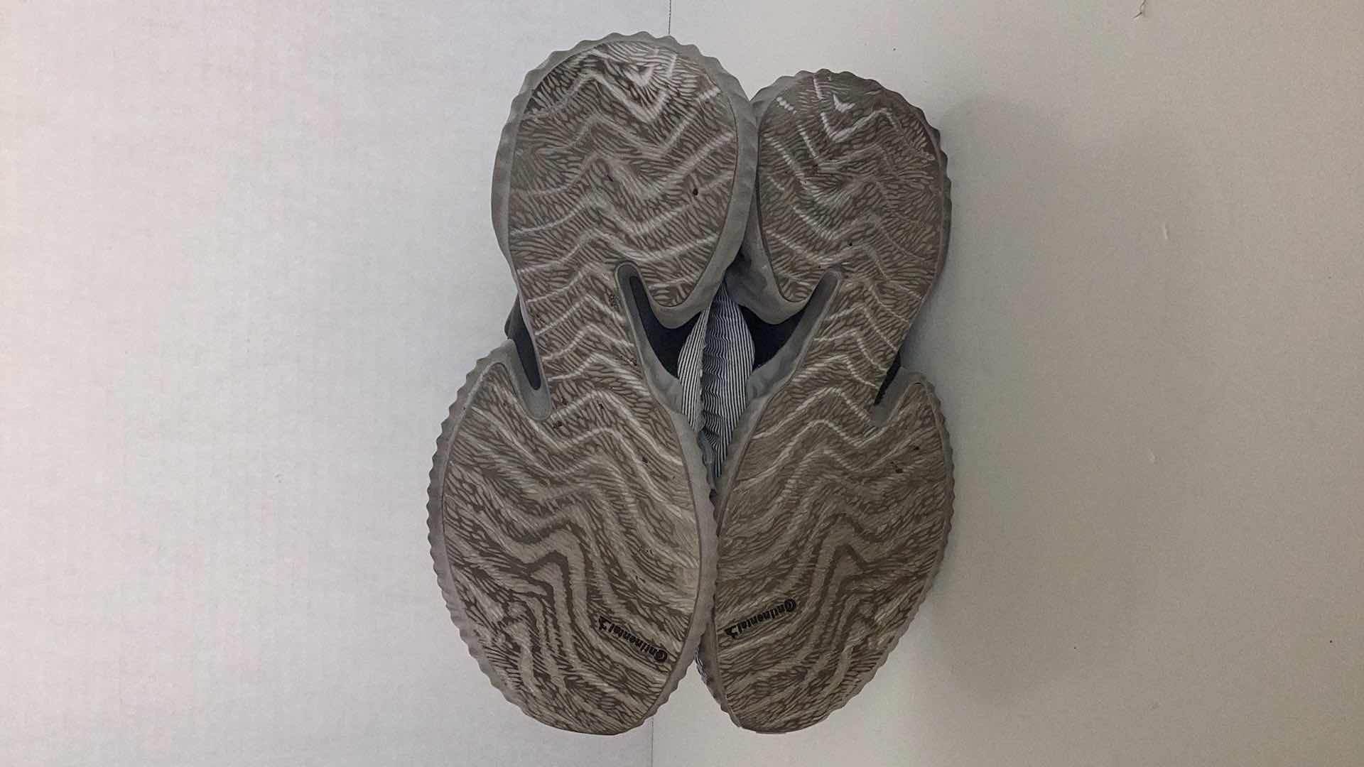 Photo 1 of ADIDAS WOMANS ALPHABOUNCE INSTINCT CLOUD SIZE 7 $170