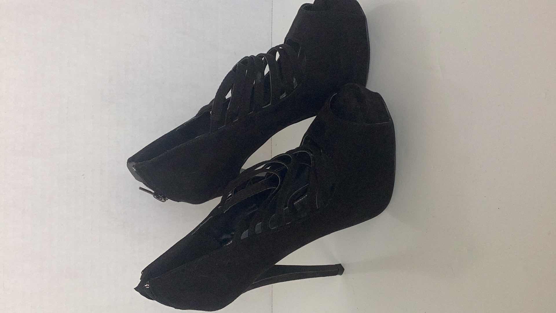 Photo 1 of QUPID WOMENS 6” HEEL SUEDE DRESS SHOE SIZE 8.5