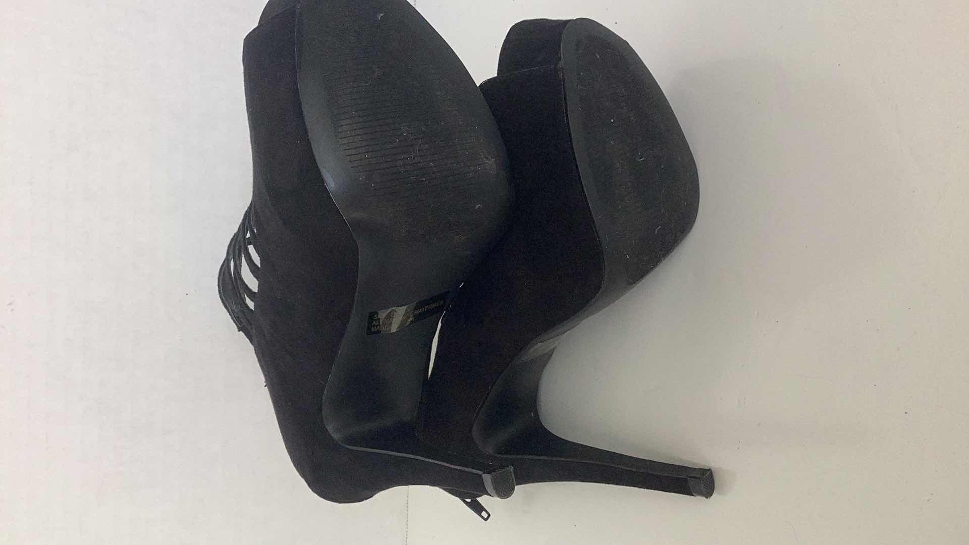 Photo 1 of QUPID WOMENS 6” HEEL SUEDE DRESS SHOE SIZE 8.5
