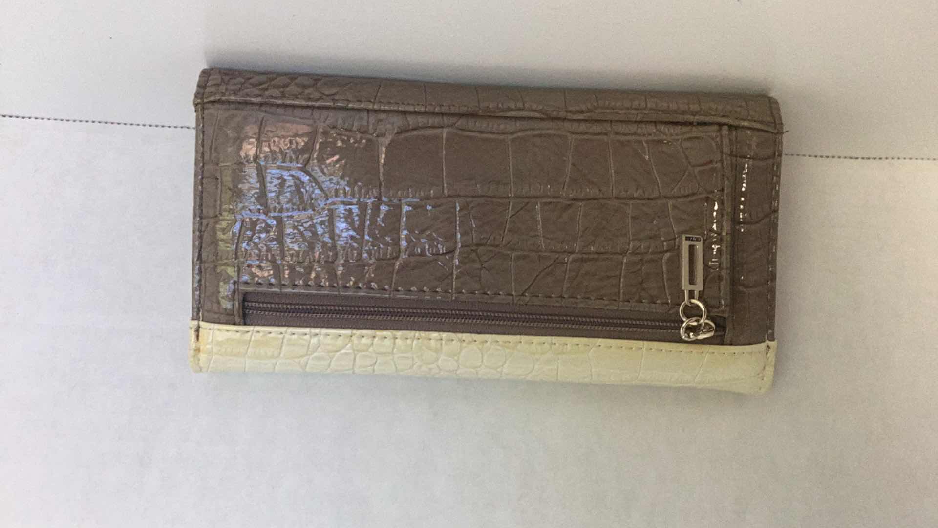 Photo 1 of GUESS TAN AND CREME ALLIGATOR EMBOSSED WALLET 7” X 4”