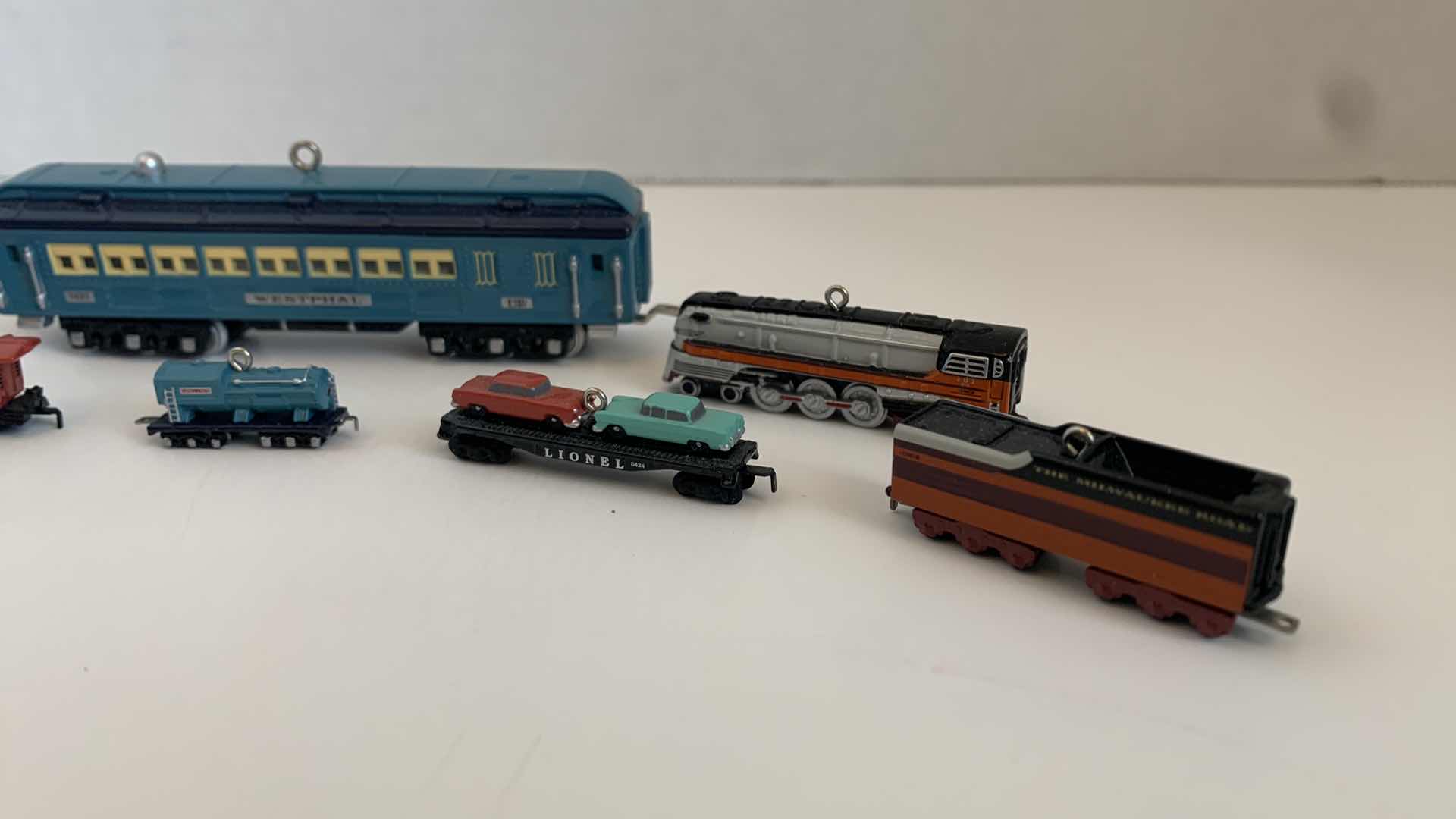 Photo 1 of LIONEL TRAIN SET